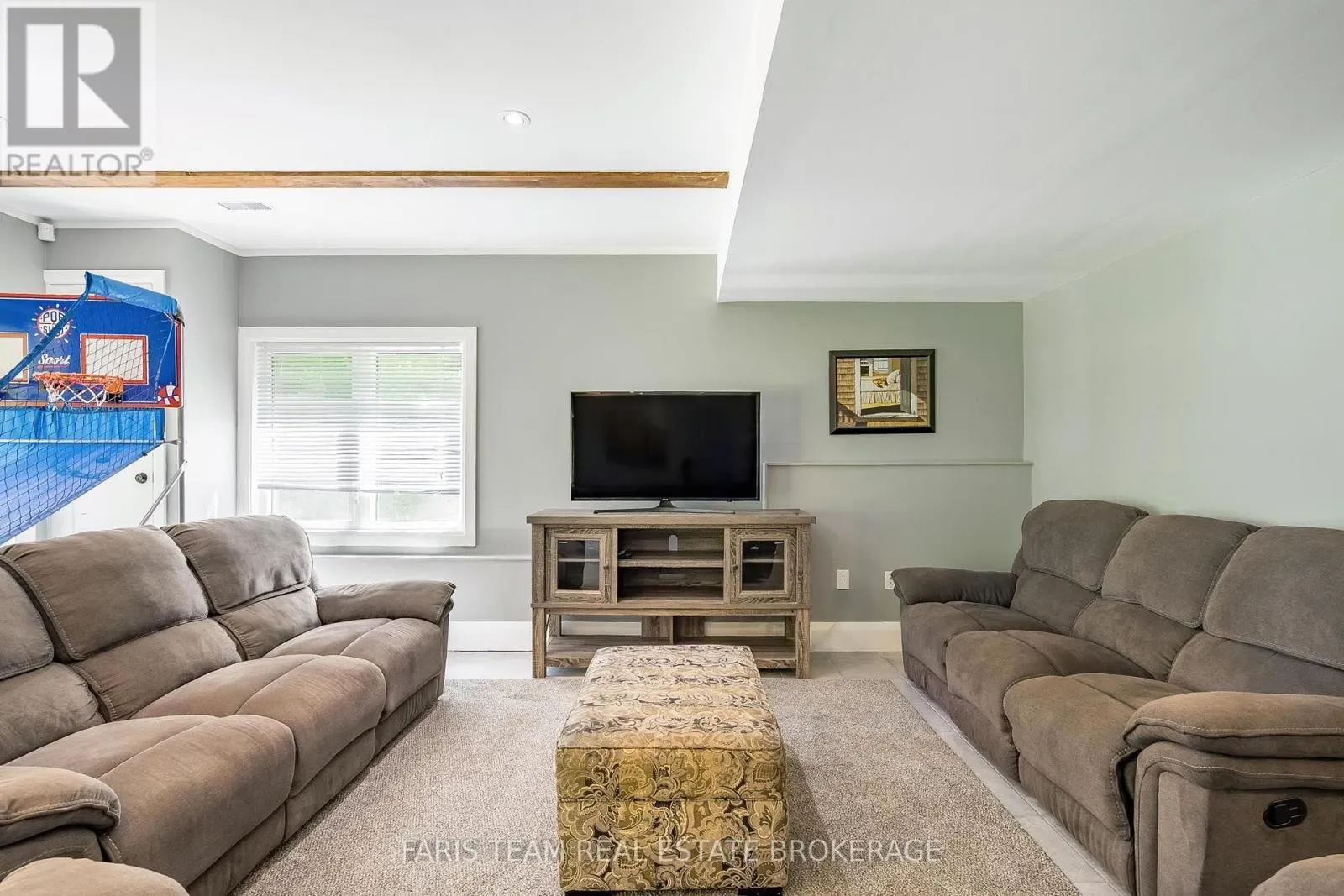 7 DUQUETTE COURT
