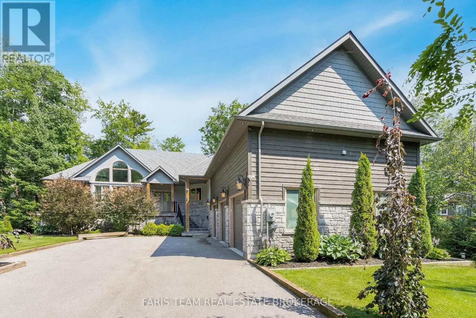 7 DUQUETTE COURT