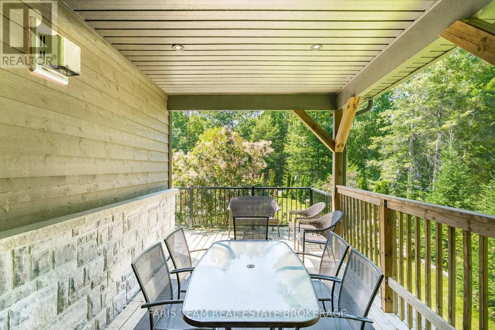 7 DUQUETTE COURT