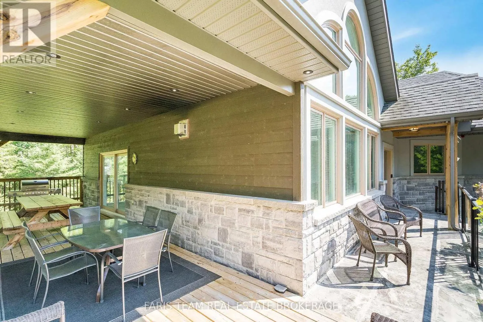 7 DUQUETTE COURT
