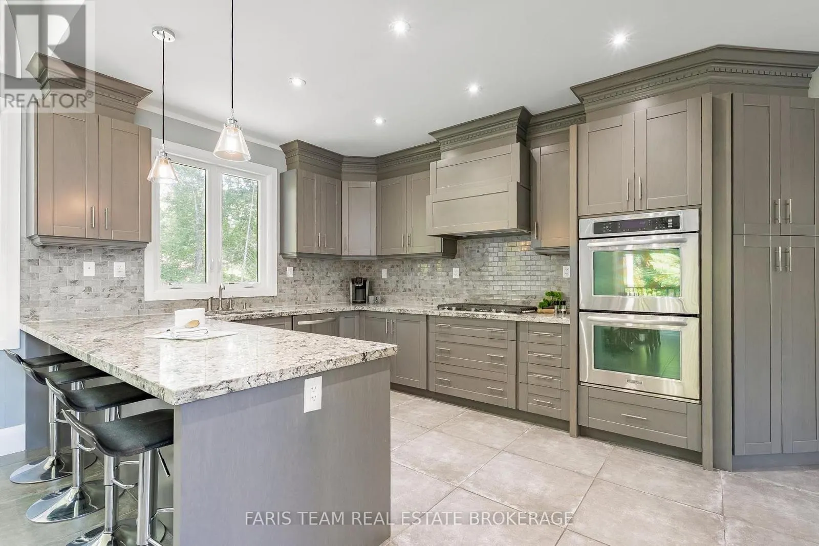 7 DUQUETTE COURT