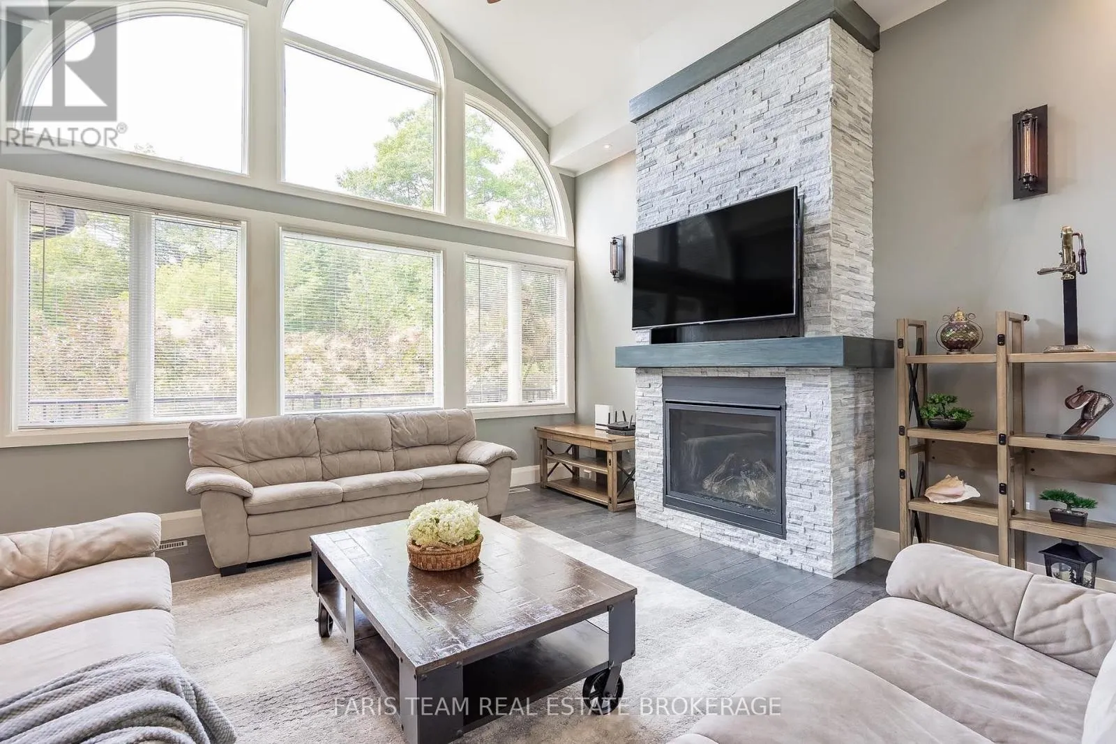 7 DUQUETTE COURT