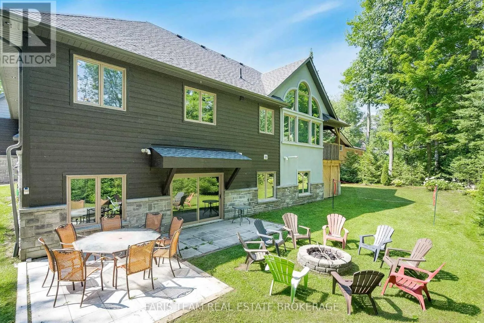 7 DUQUETTE COURT