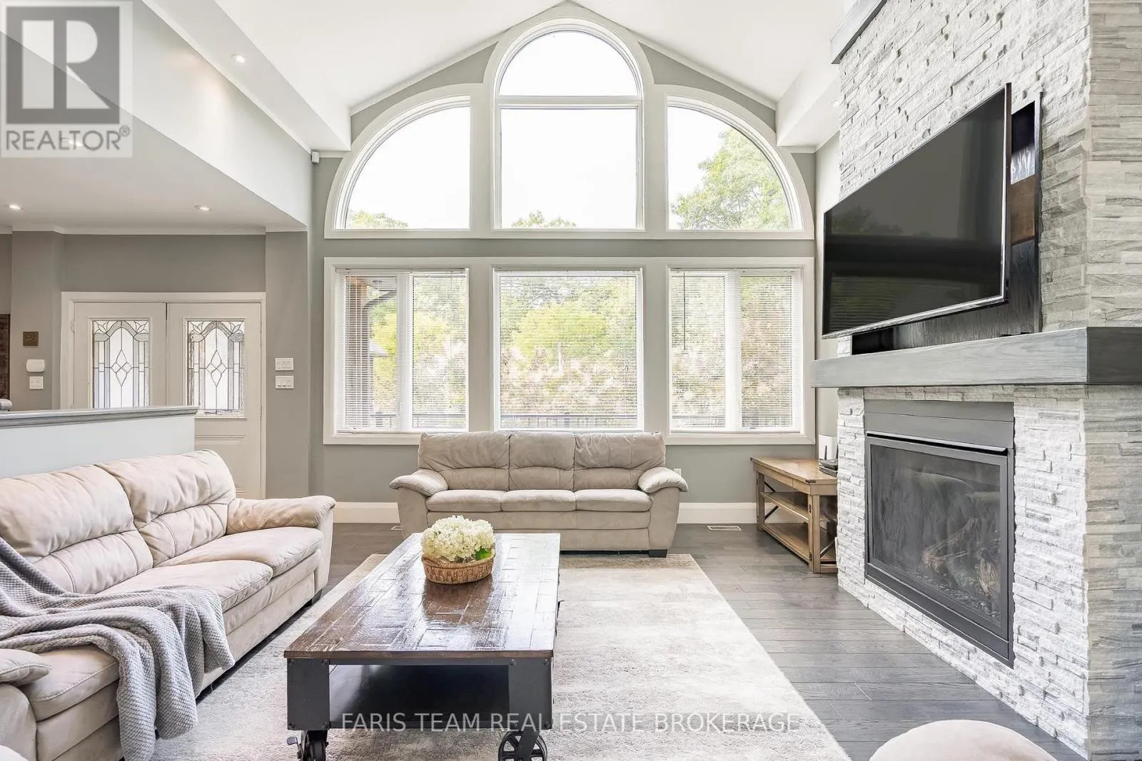 7 DUQUETTE COURT