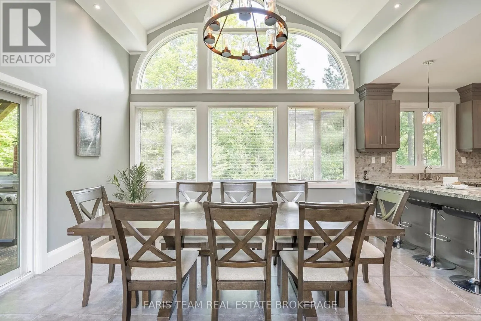 7 DUQUETTE COURT