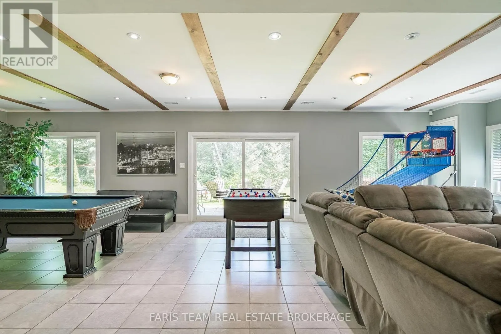 7 DUQUETTE COURT