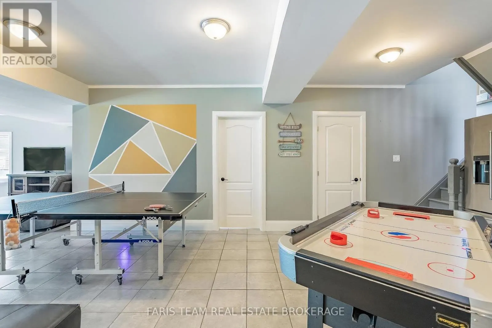 7 DUQUETTE COURT