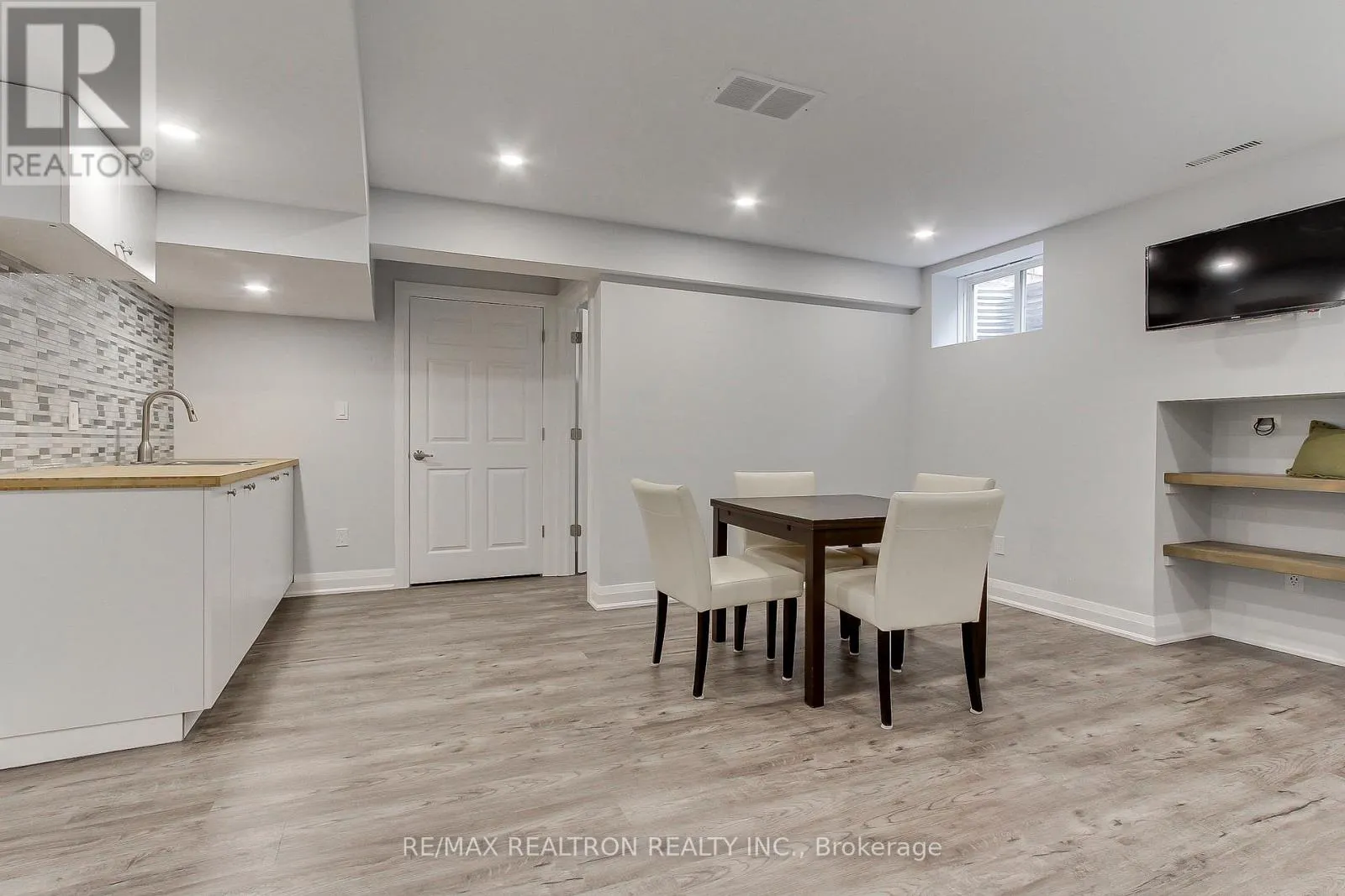3046 MONARCH DRIVE