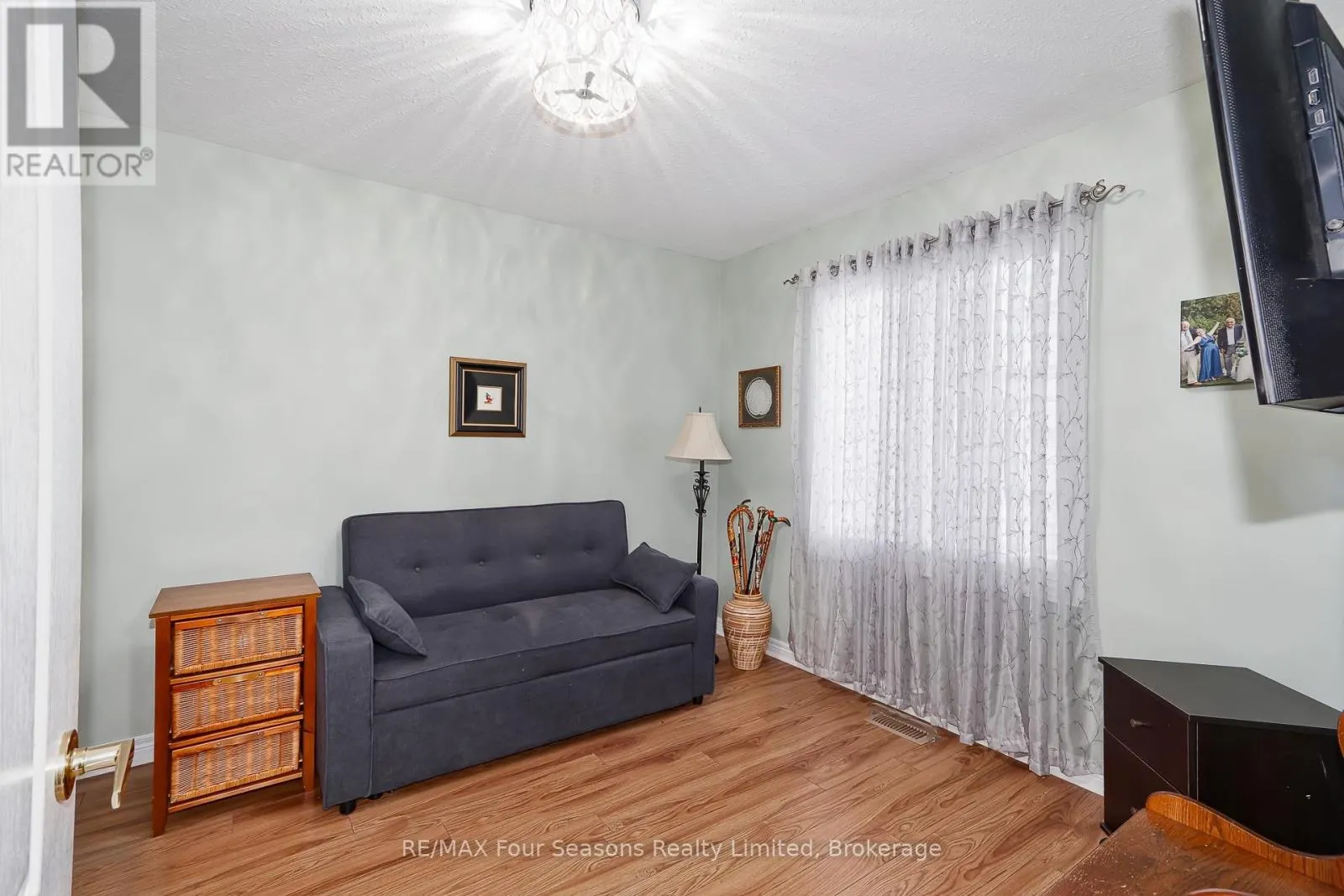 27 - 275 HURON STREET #27
