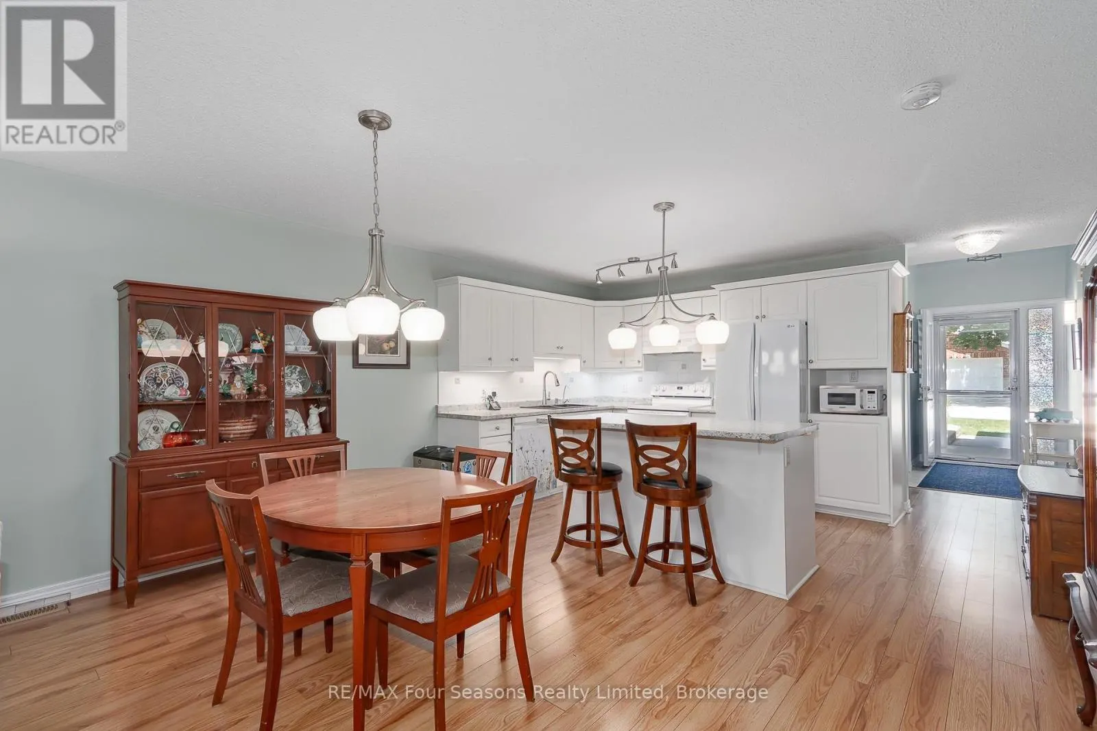 27 - 275 HURON STREET #27