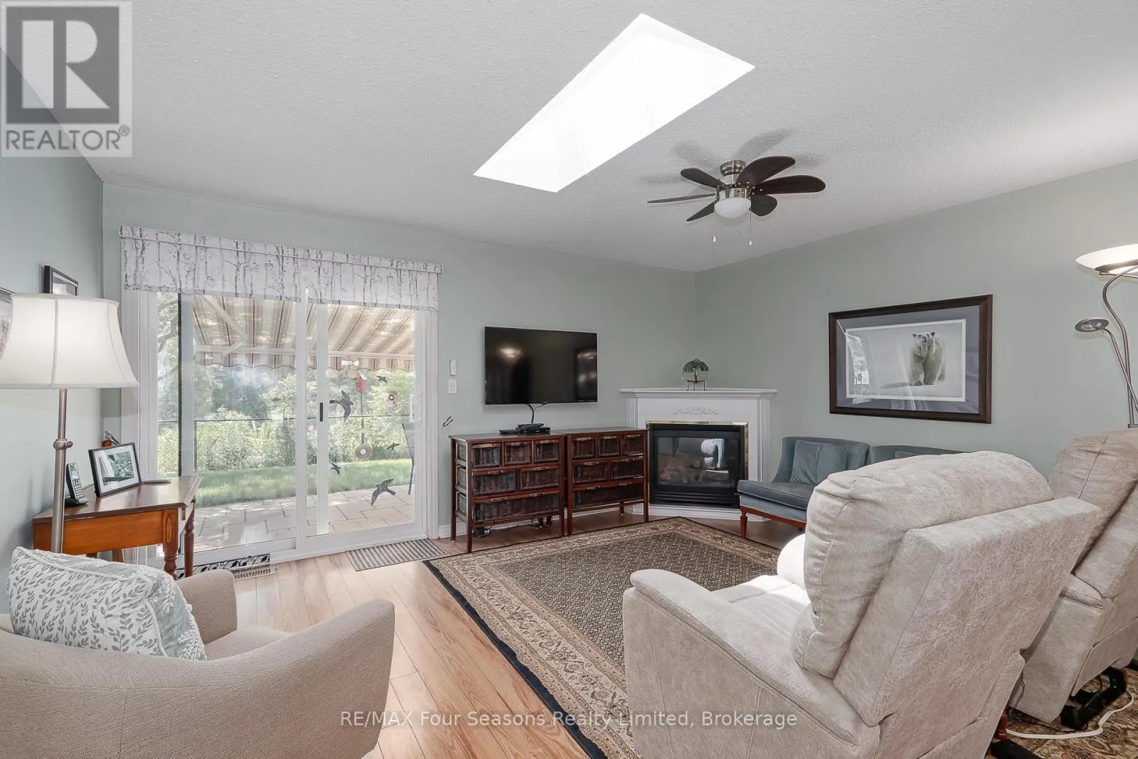 27 - 275 HURON STREET #27