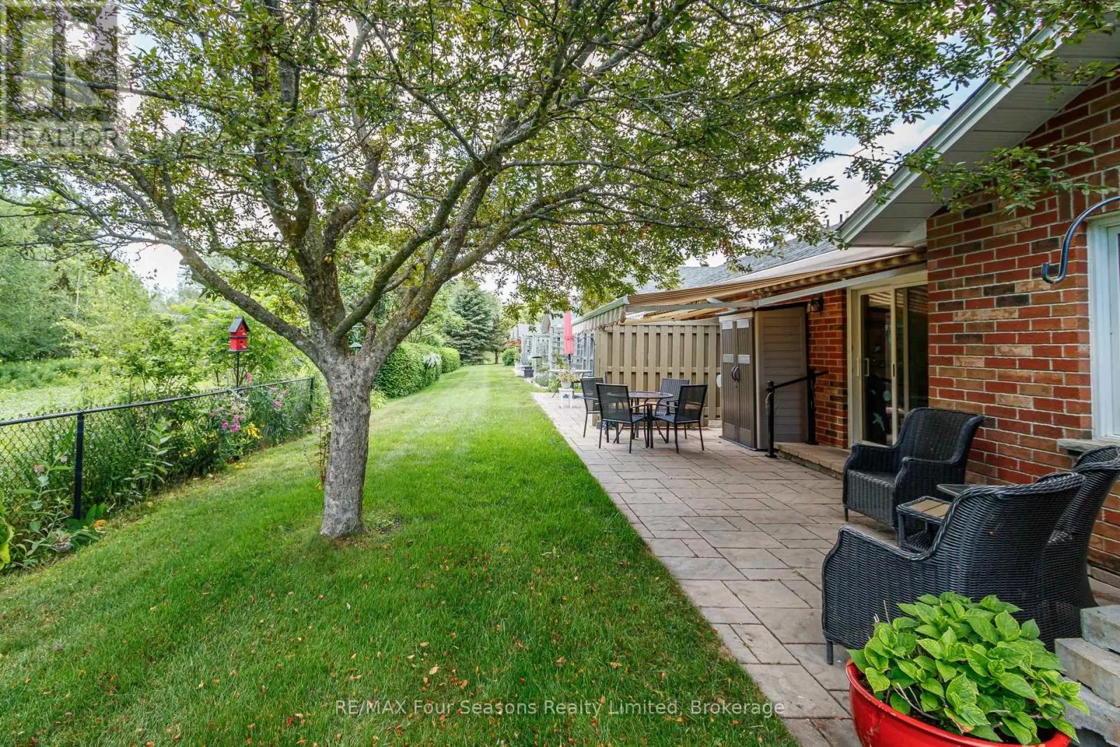27 - 275 HURON STREET #27
