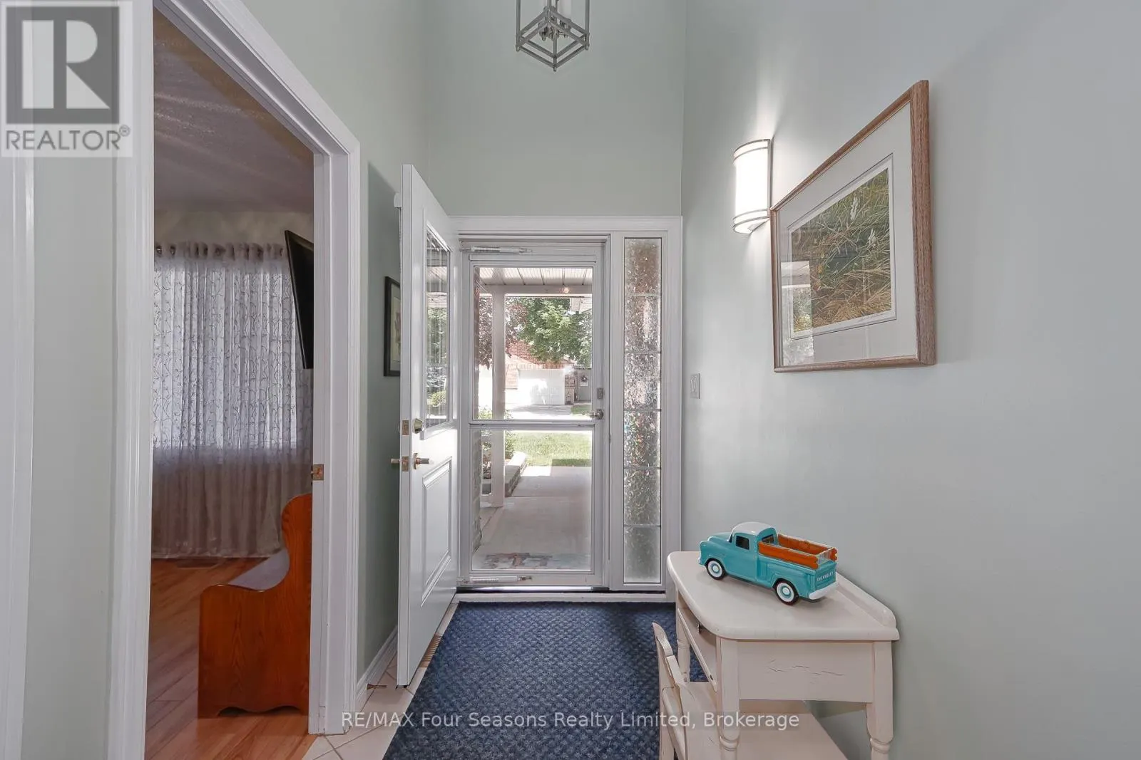 27 - 275 HURON STREET #27
