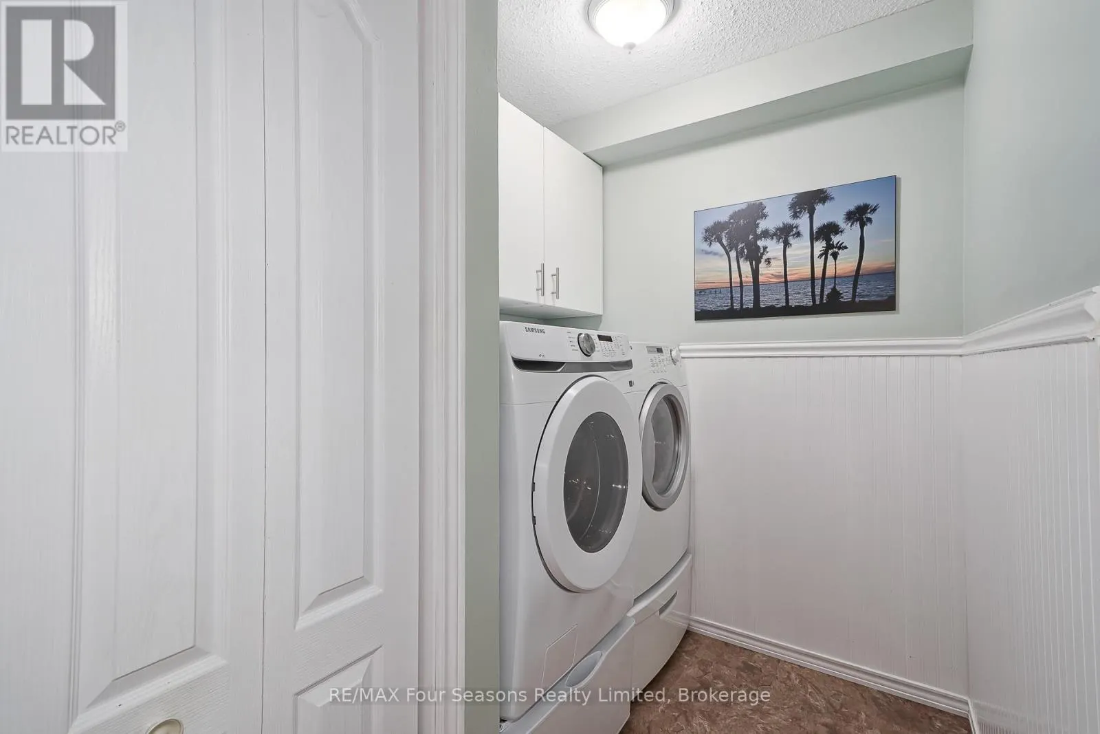 27 - 275 HURON STREET #27