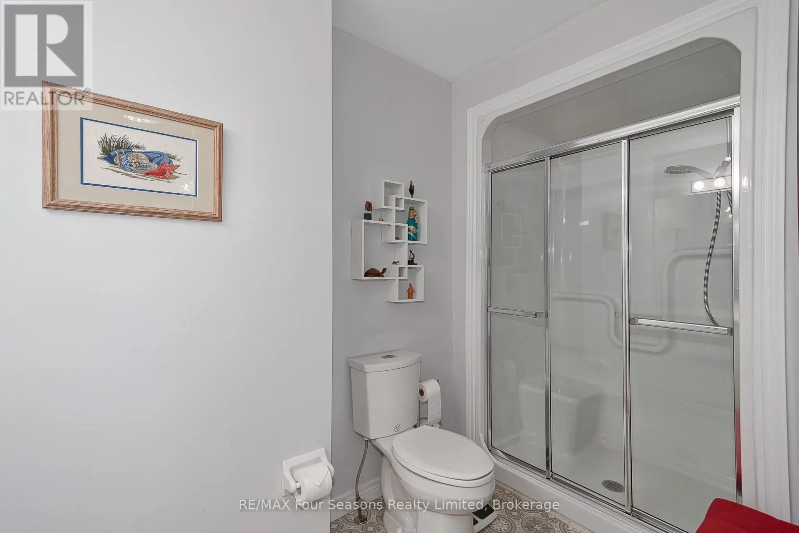 27 - 275 HURON STREET #27
