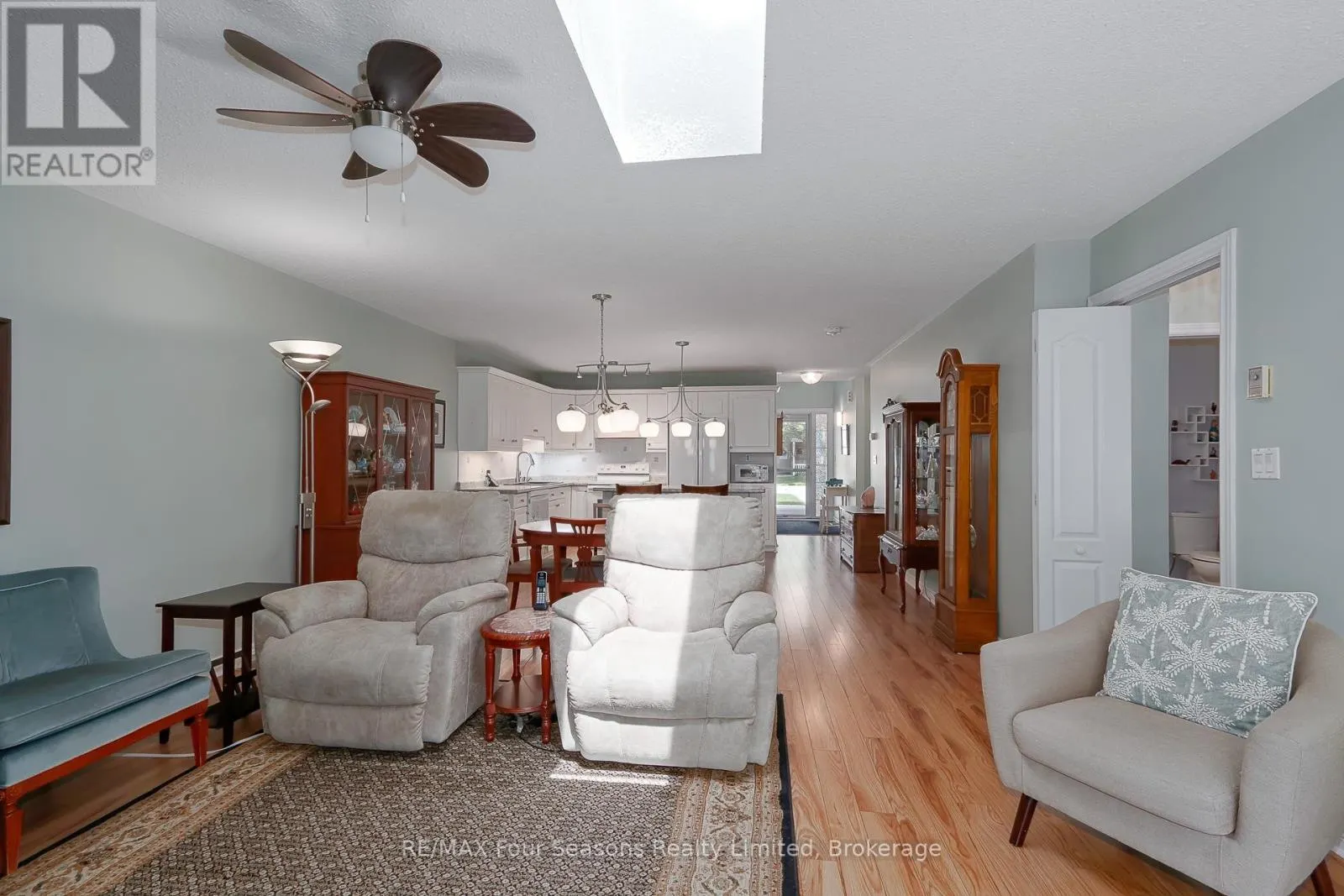 27 - 275 HURON STREET #27