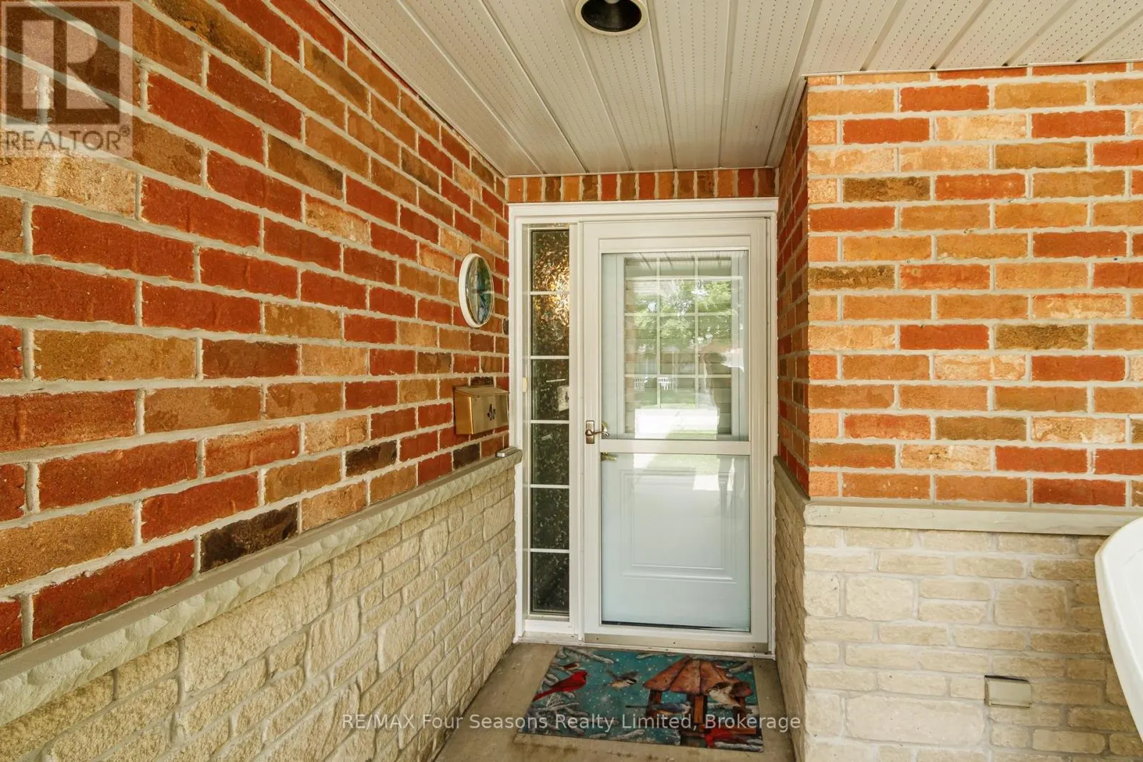 27 - 275 HURON STREET #27
