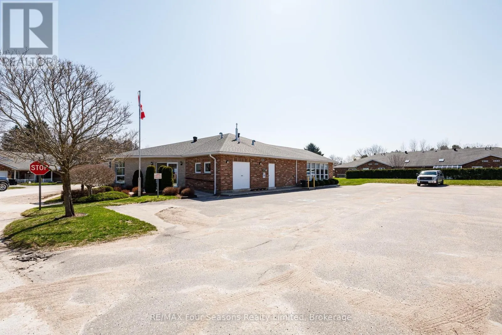 27 - 275 HURON STREET #27
