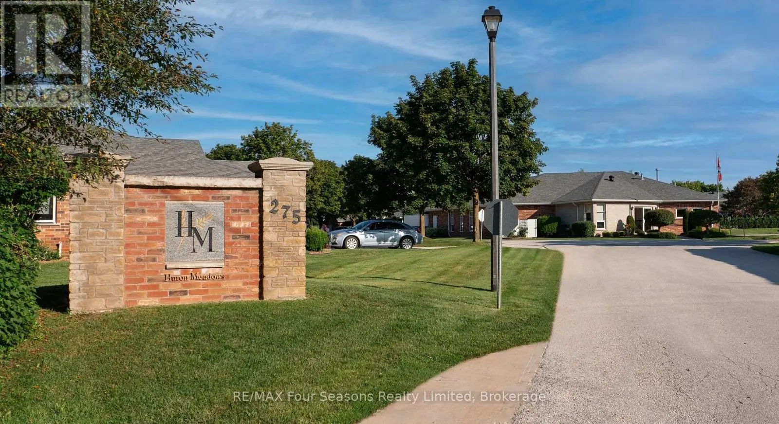 27 - 275 HURON STREET #27