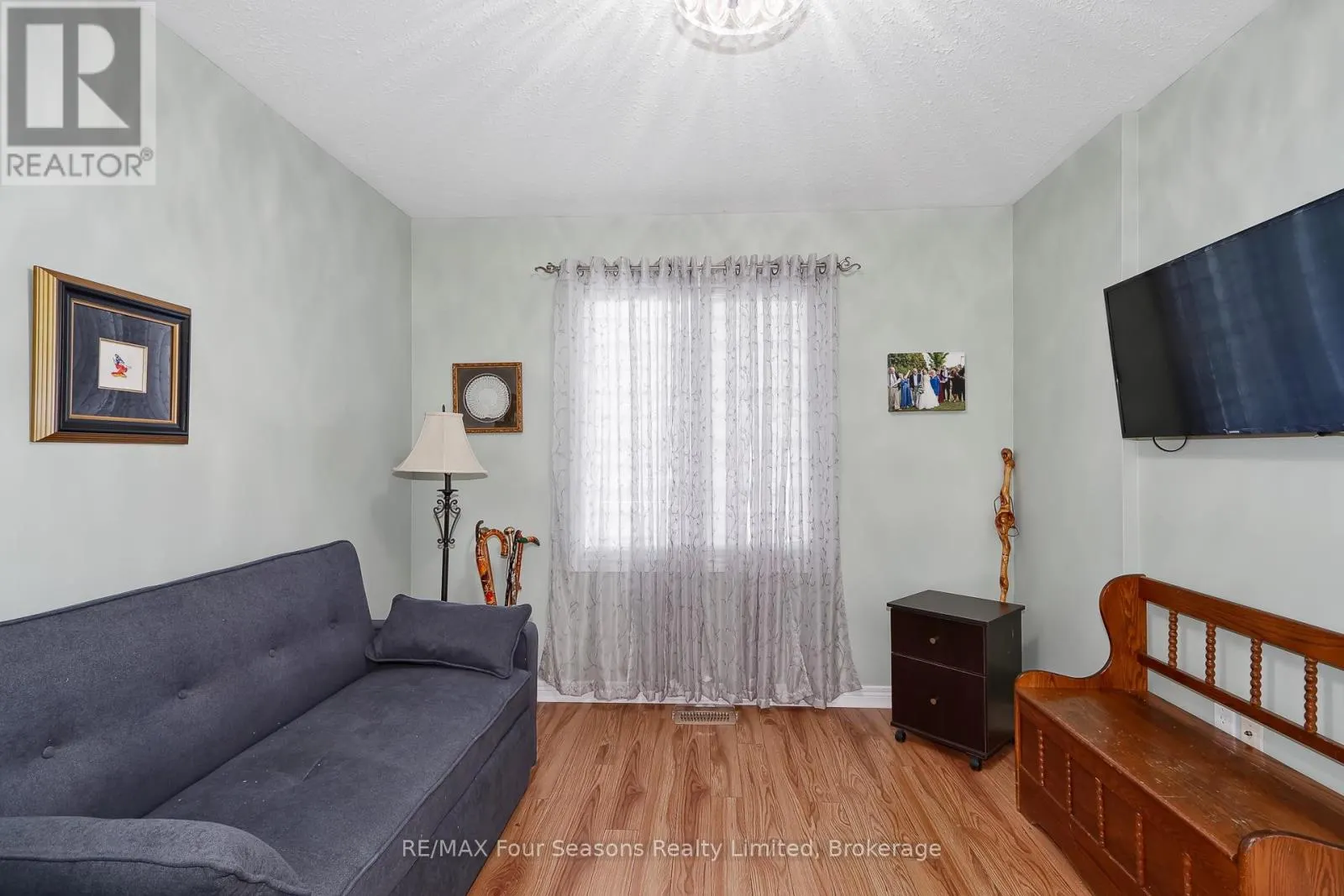 27 - 275 HURON STREET #27