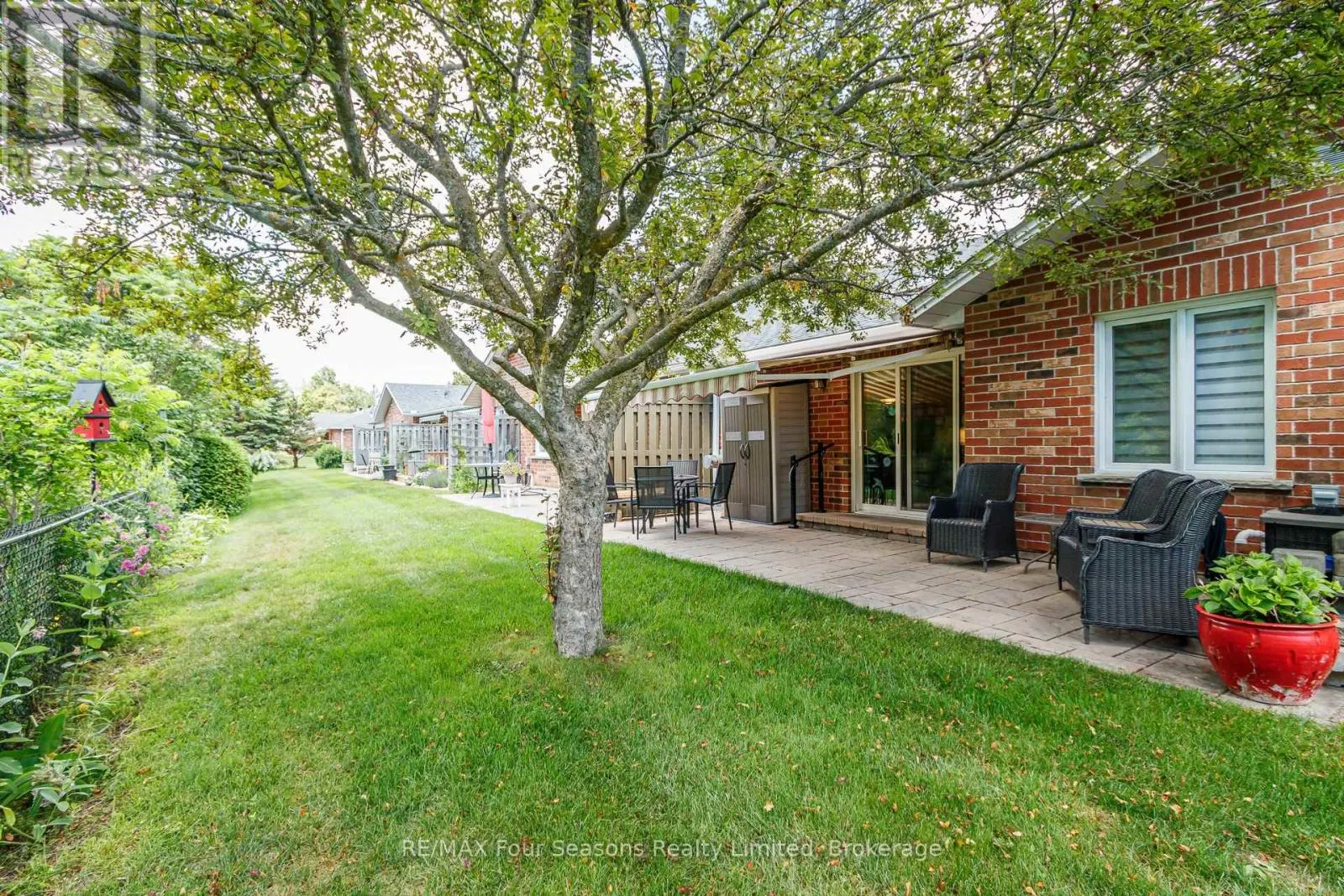 27 - 275 HURON STREET #27