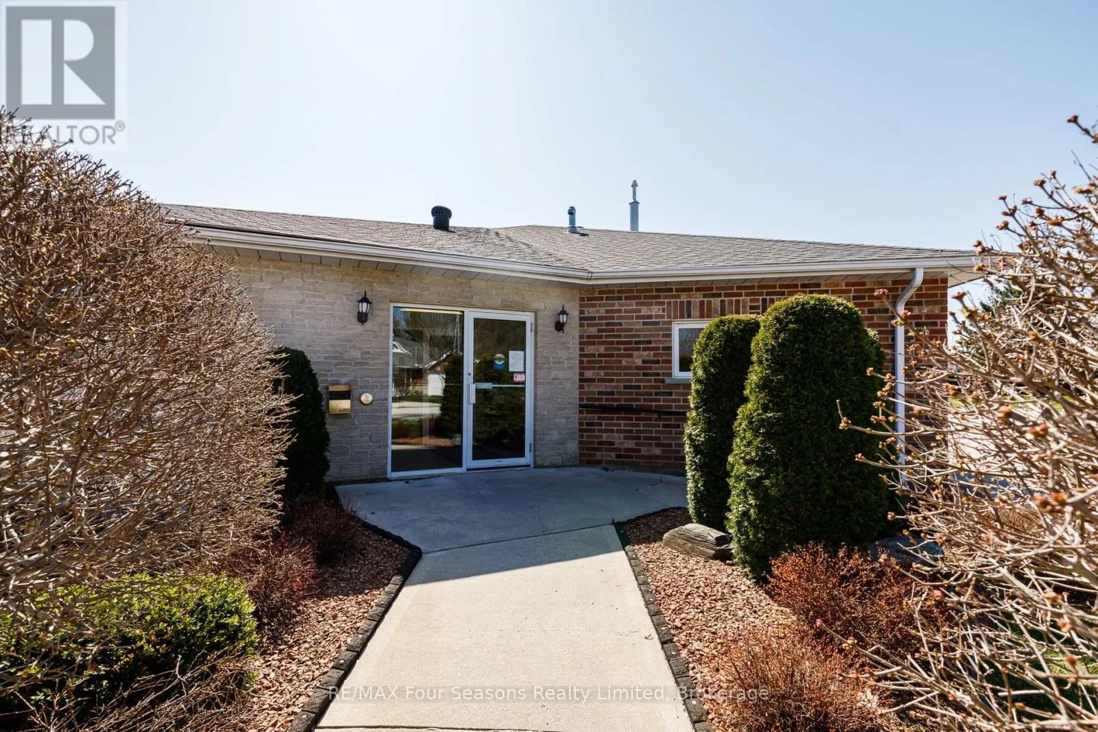 27 - 275 HURON STREET #27