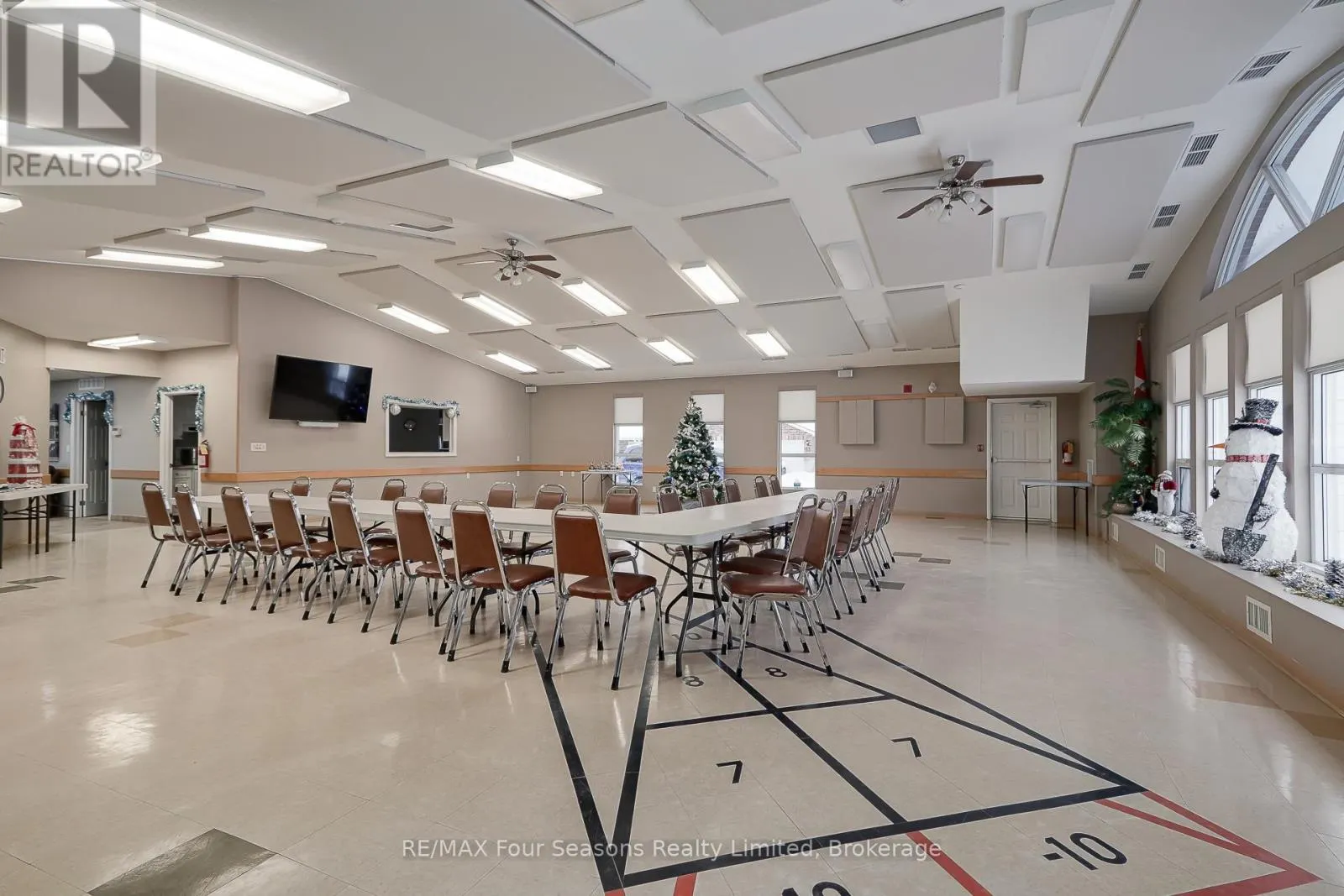 27 - 275 HURON STREET #27