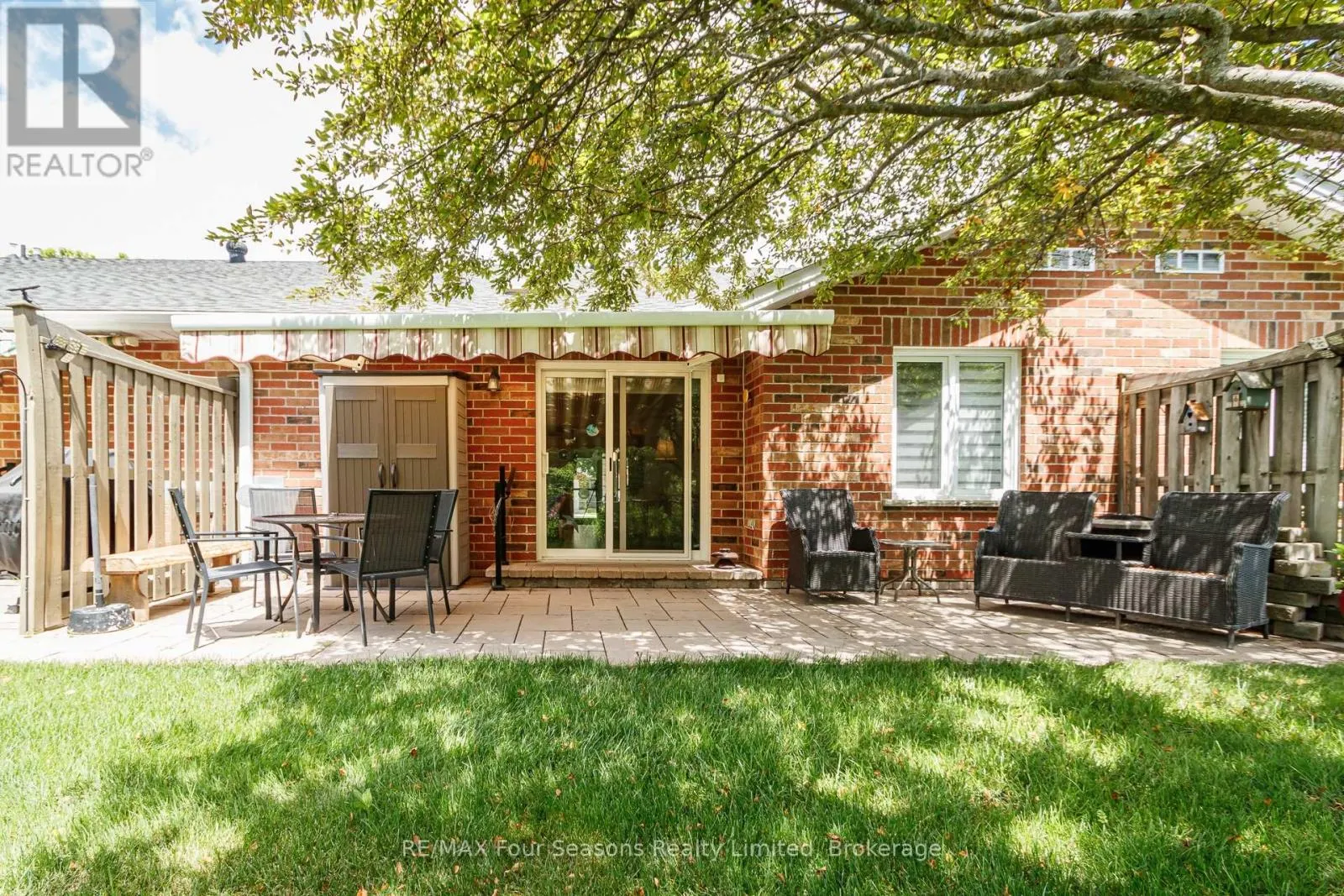 27 - 275 HURON STREET #27