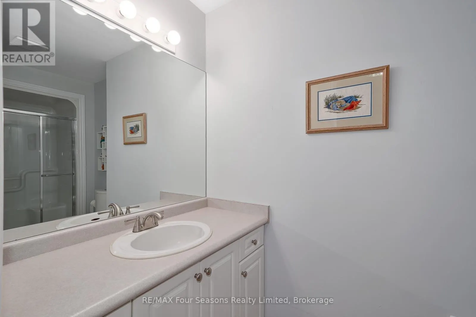 27 - 275 HURON STREET #27