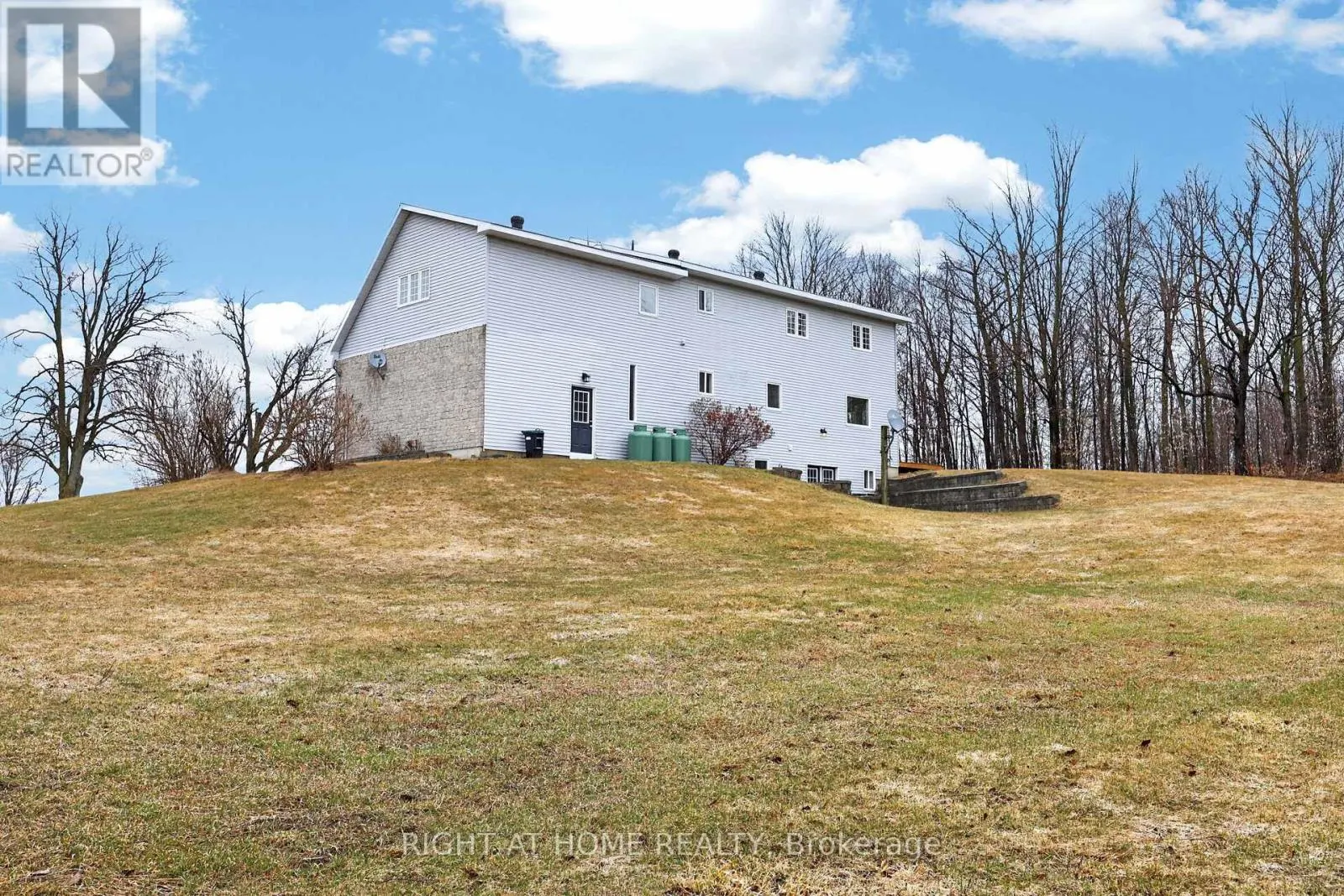 6435 12/13 STAYNER SIDE ROAD