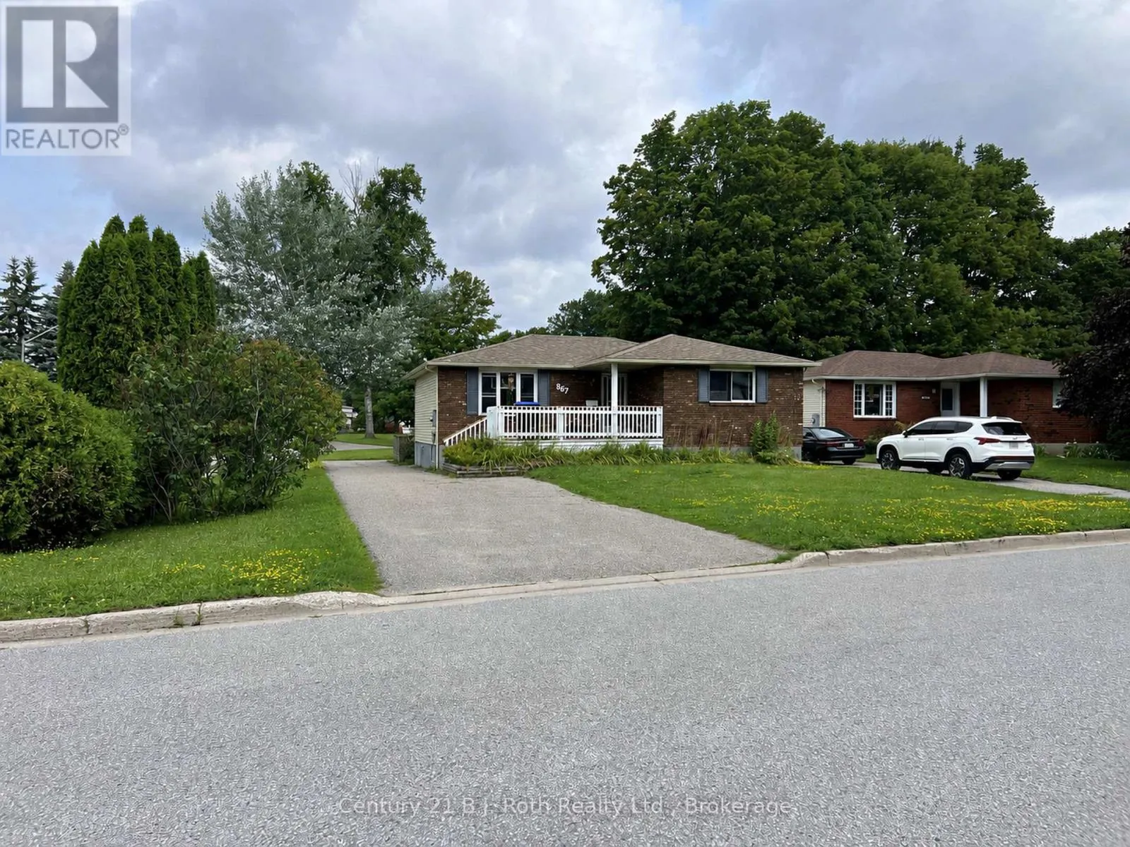 867 BIRCHWOOD DRIVE