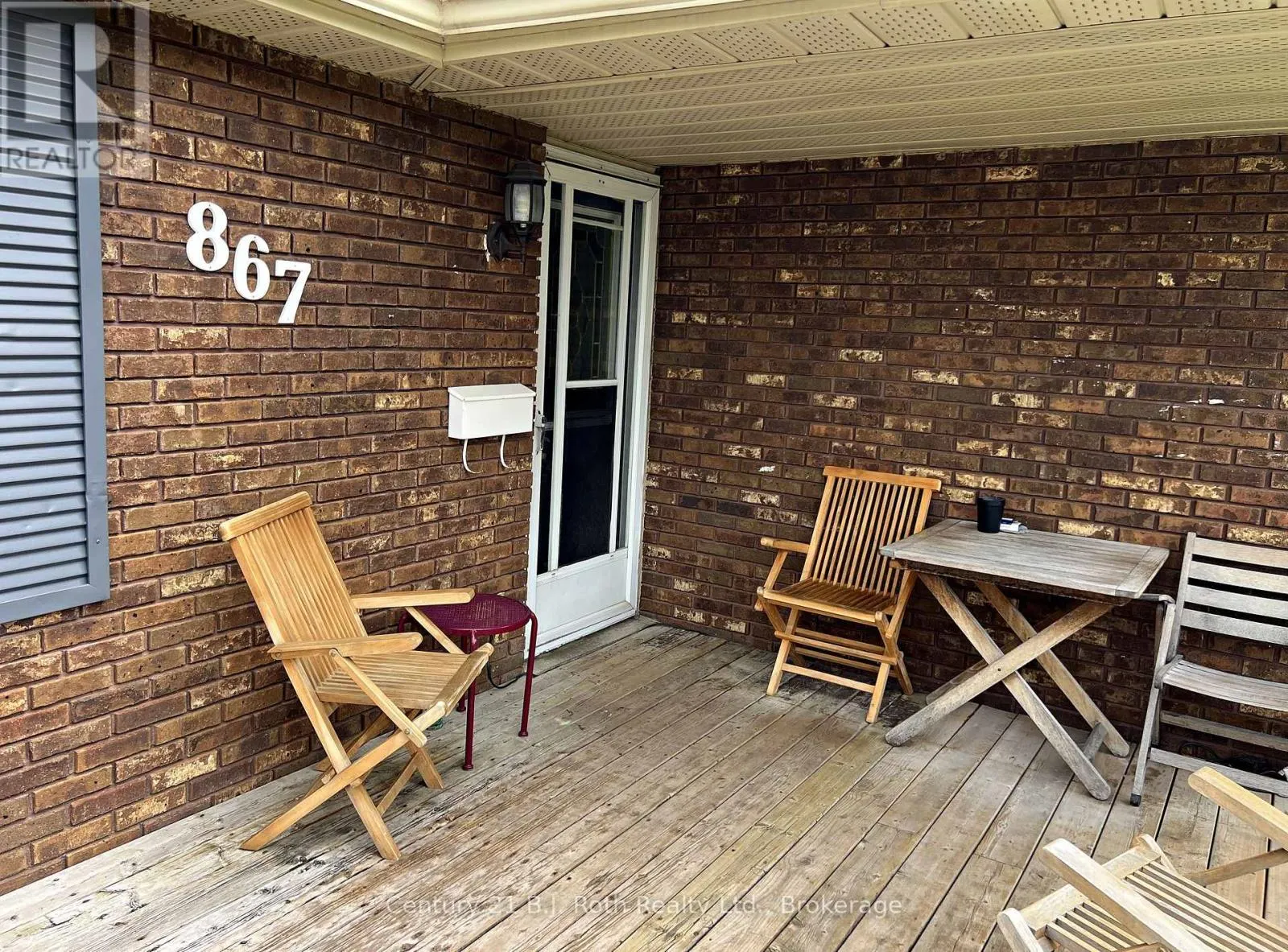 867 BIRCHWOOD DRIVE