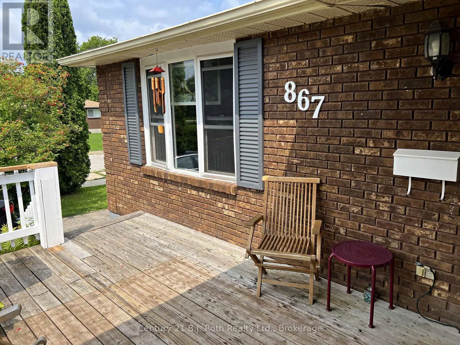 867 BIRCHWOOD DRIVE