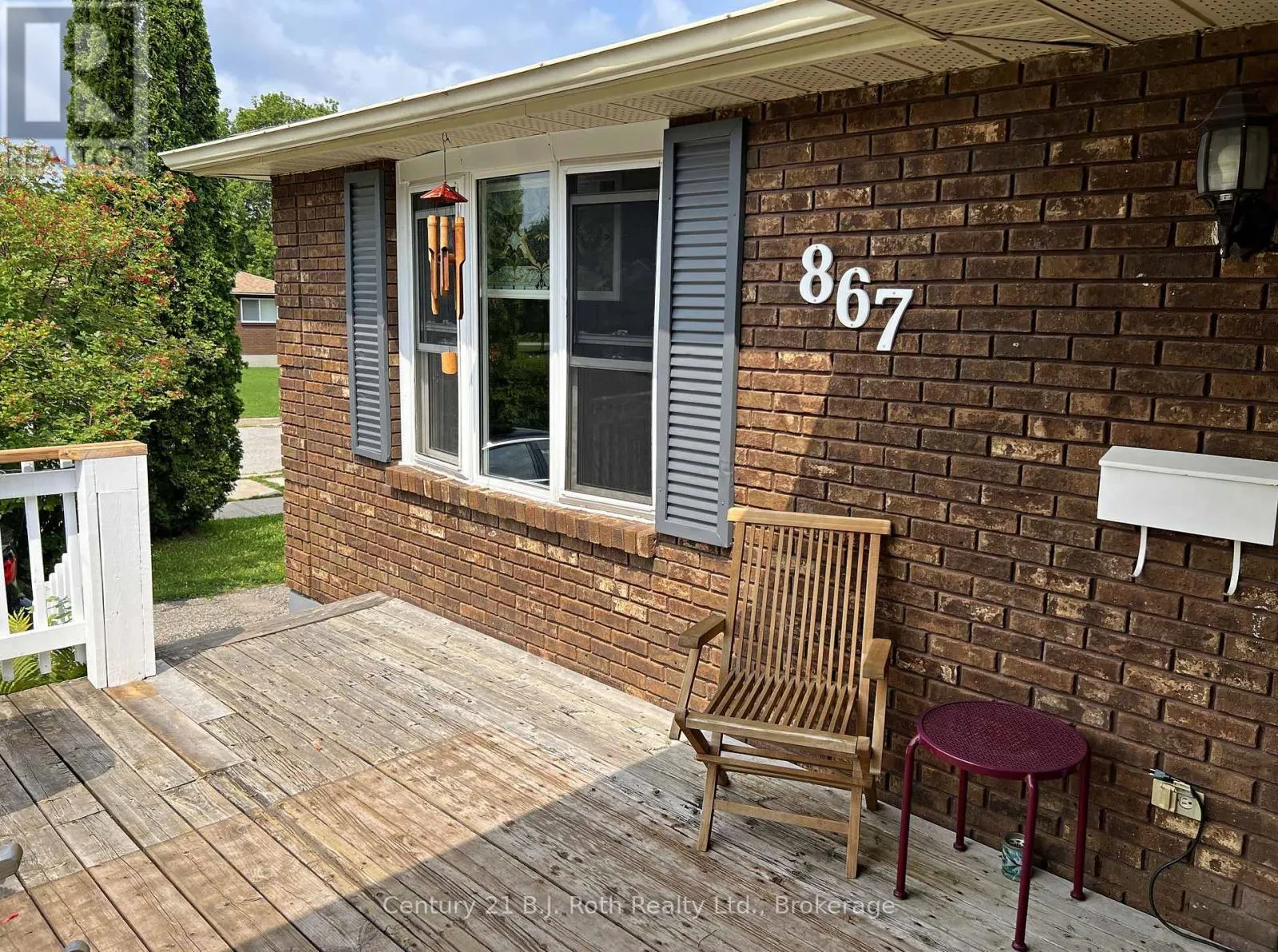 867 BIRCHWOOD DRIVE