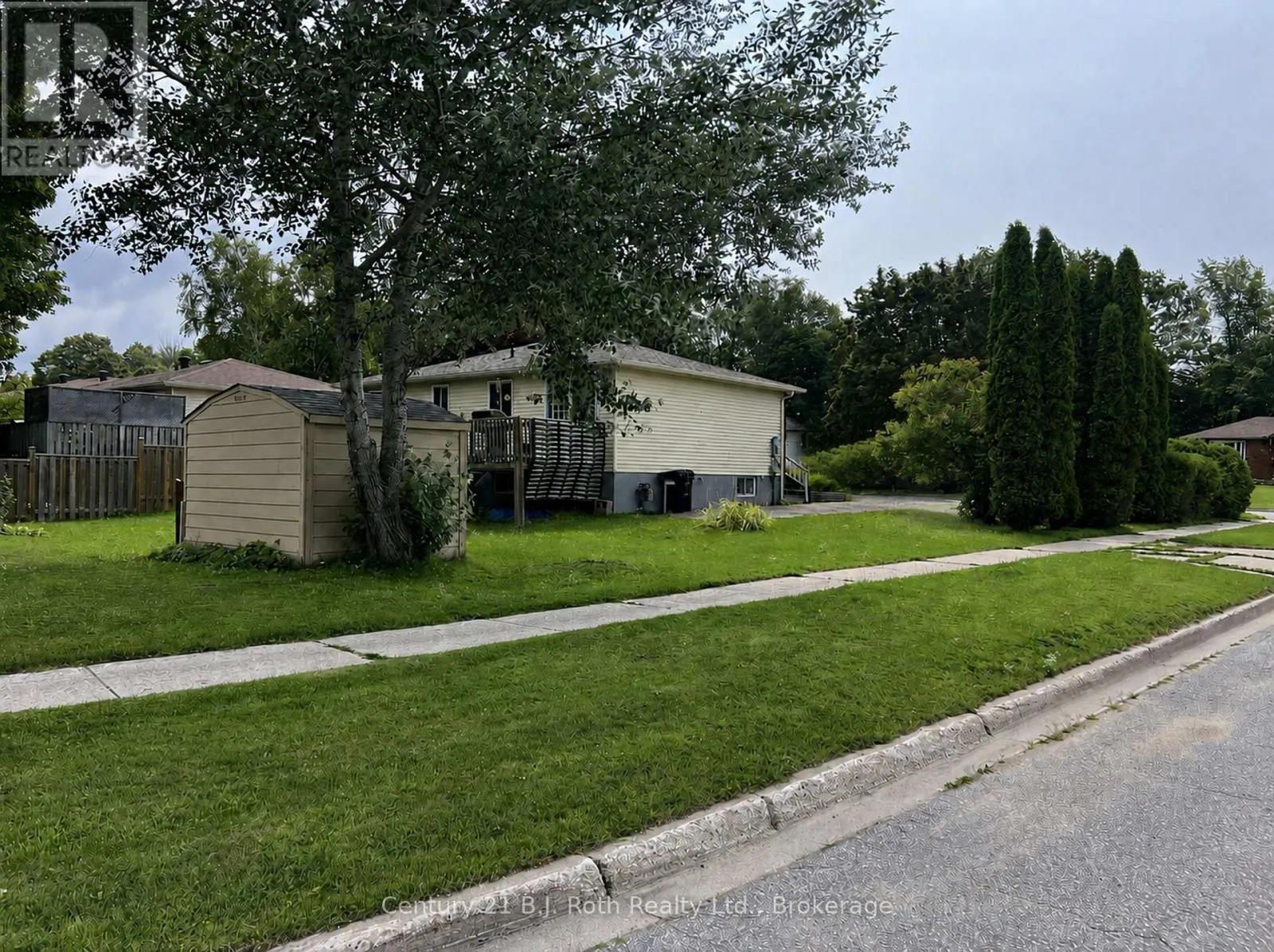 867 BIRCHWOOD DRIVE