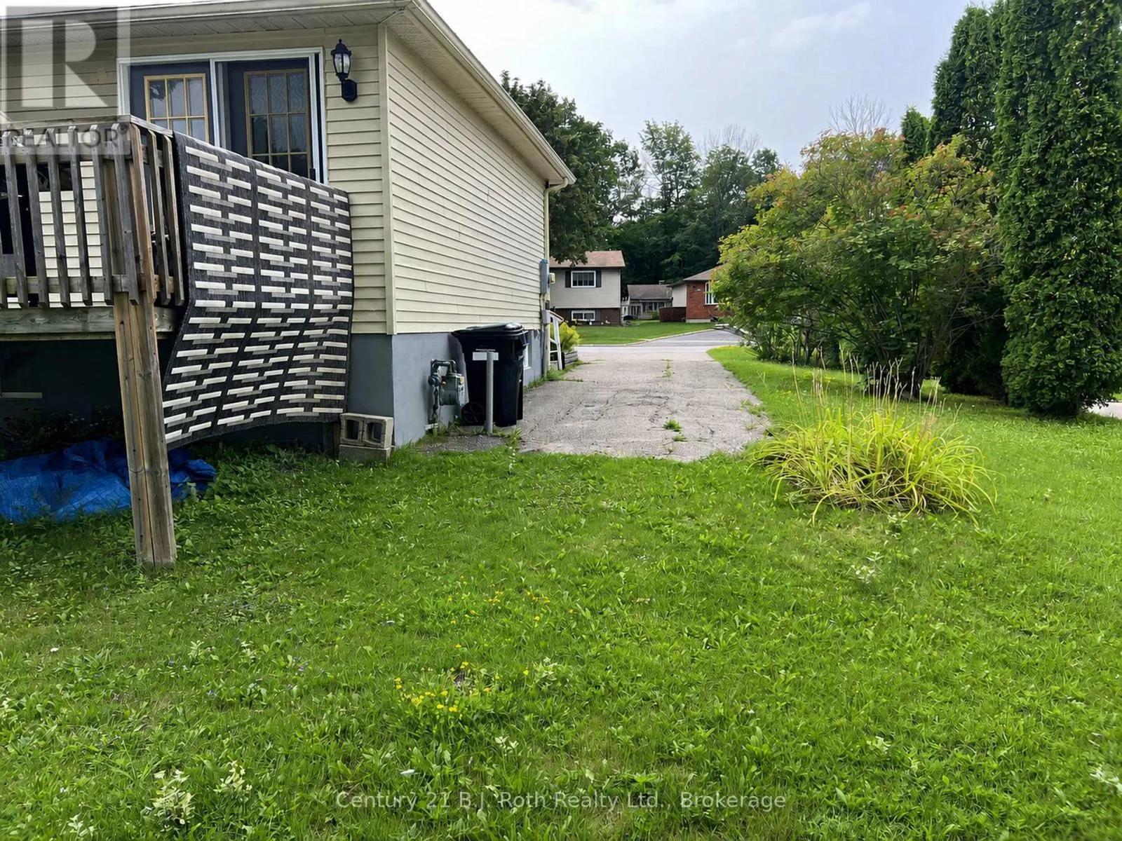 867 BIRCHWOOD DRIVE