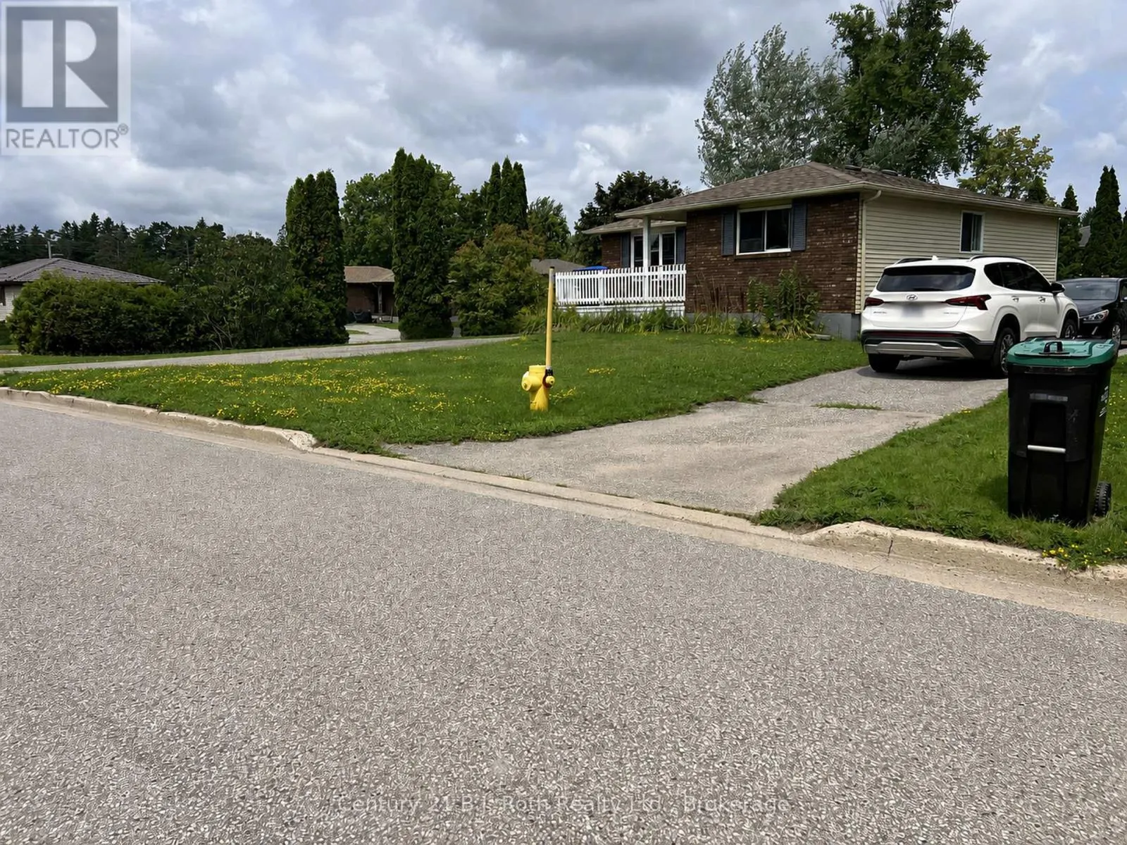867 BIRCHWOOD DRIVE