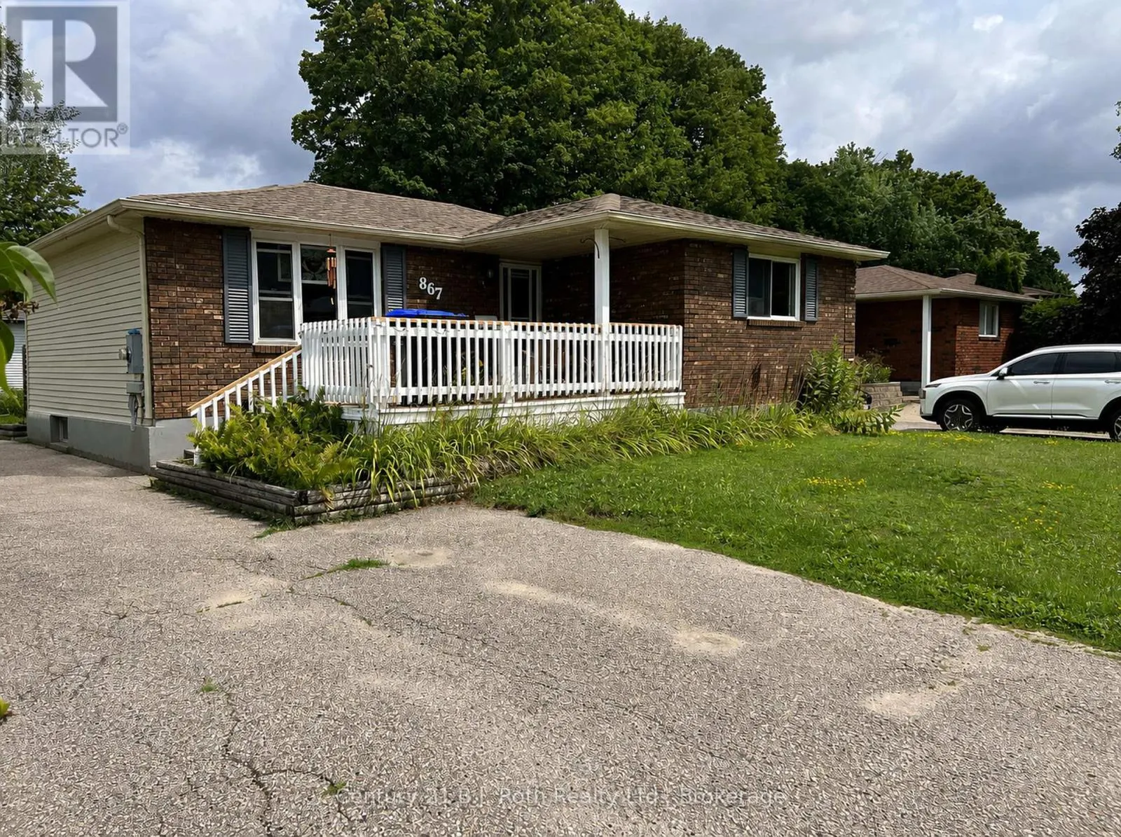 867 BIRCHWOOD DRIVE