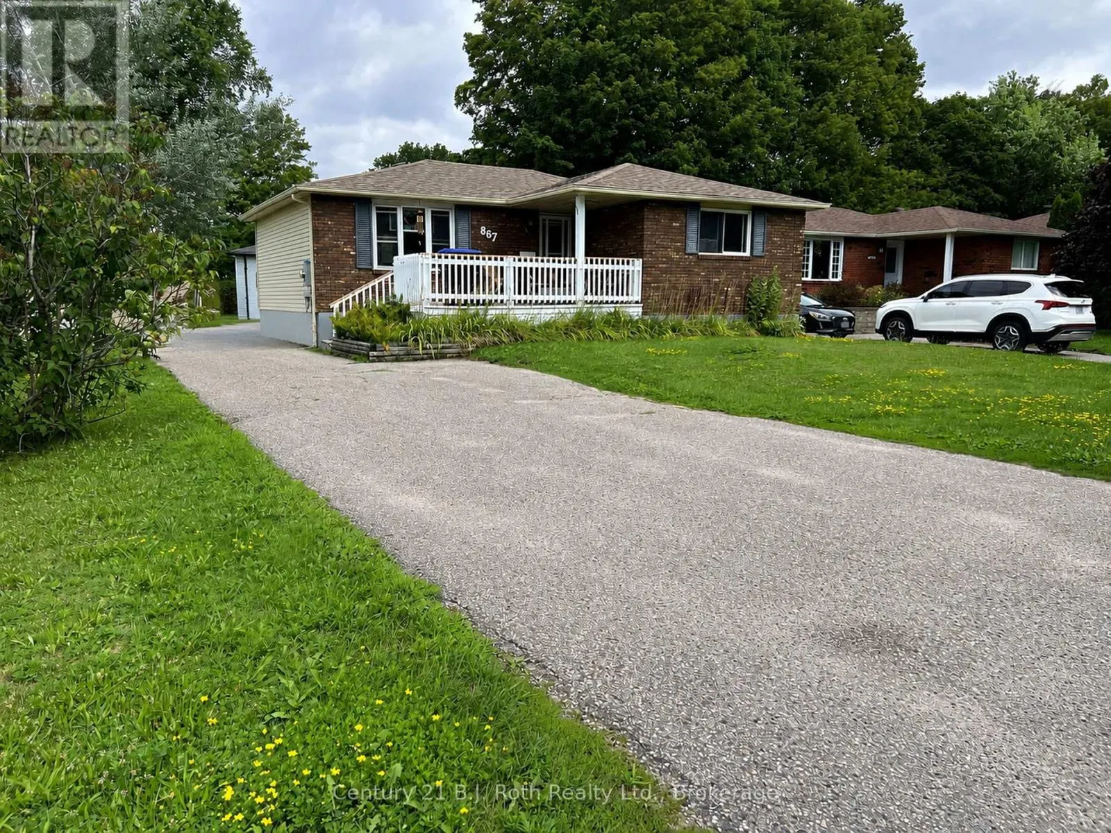 867 BIRCHWOOD DRIVE