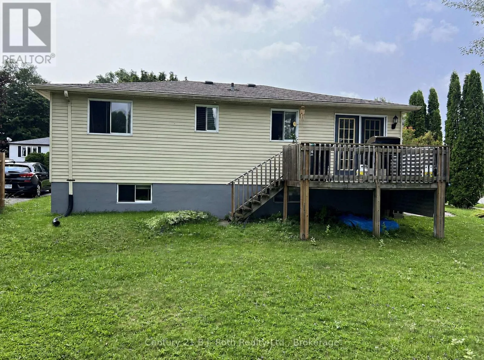 867 BIRCHWOOD DRIVE