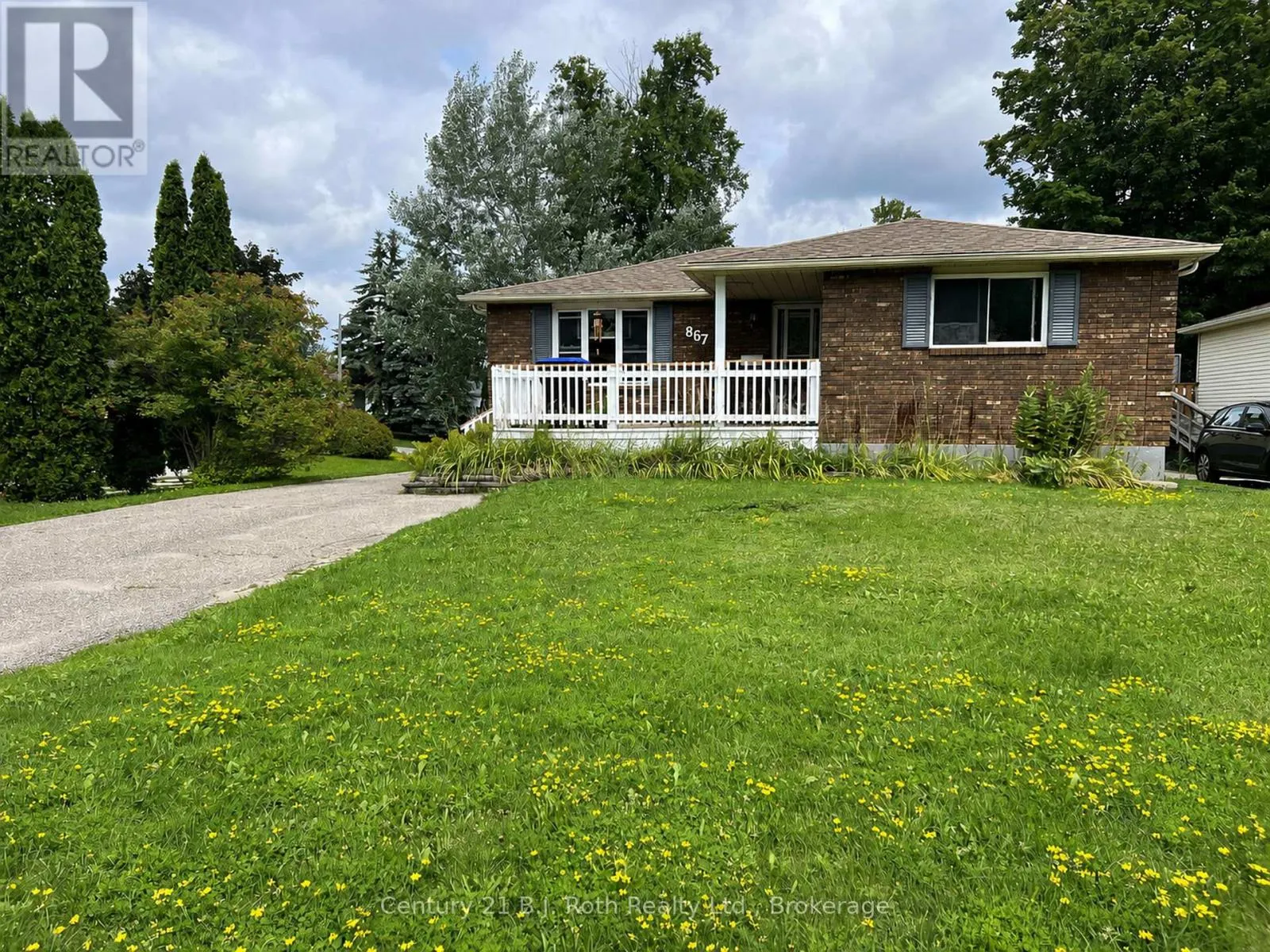 867 BIRCHWOOD DRIVE