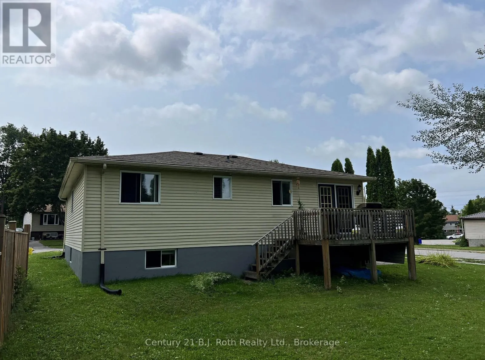 867 BIRCHWOOD DRIVE