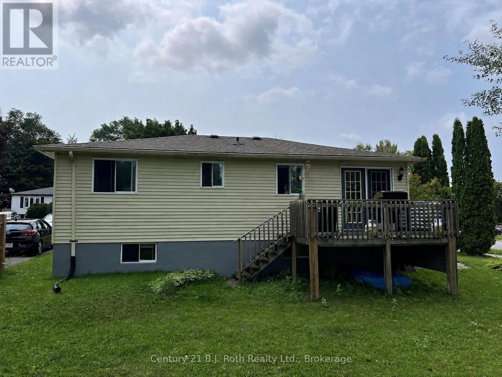 867 BIRCHWOOD DRIVE