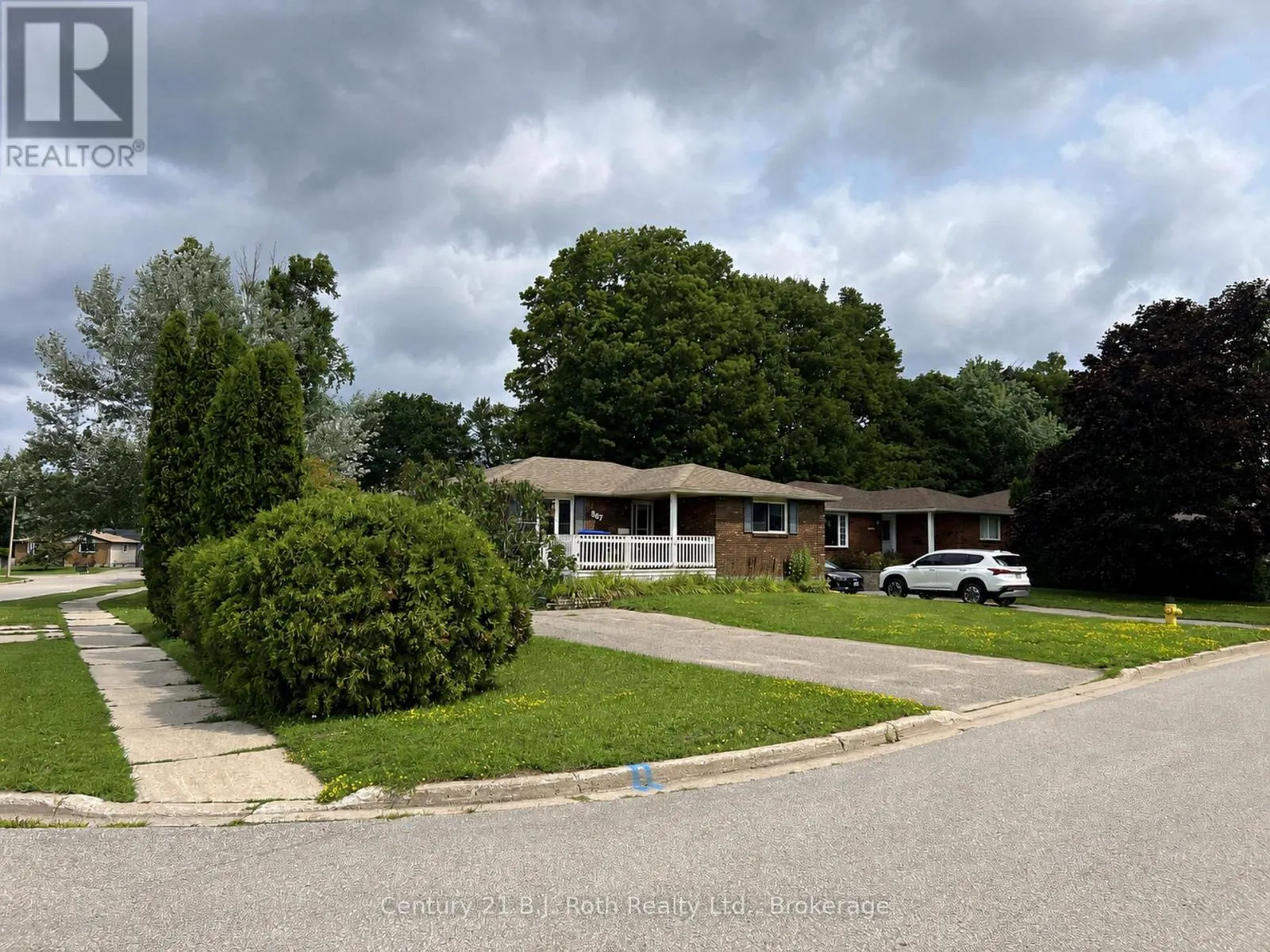 867 BIRCHWOOD DRIVE