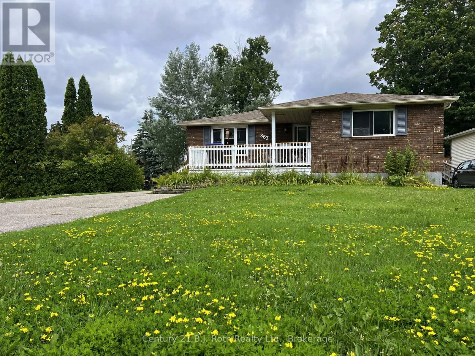 867 BIRCHWOOD DRIVE