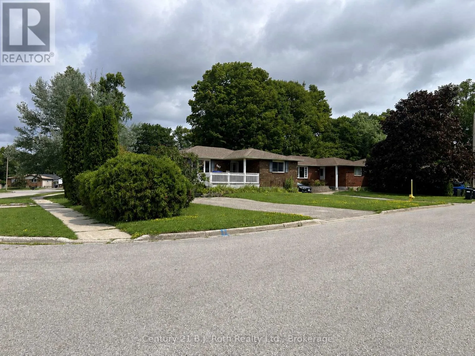 867 BIRCHWOOD DRIVE