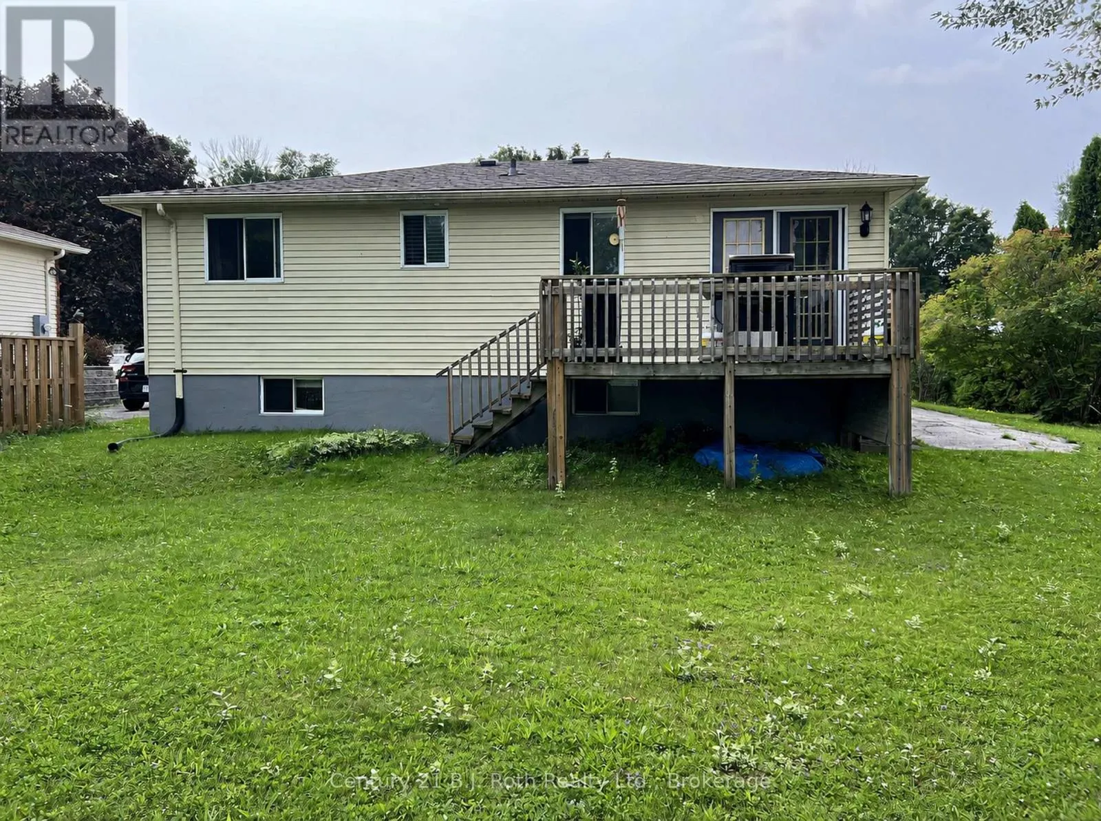 867 BIRCHWOOD DRIVE