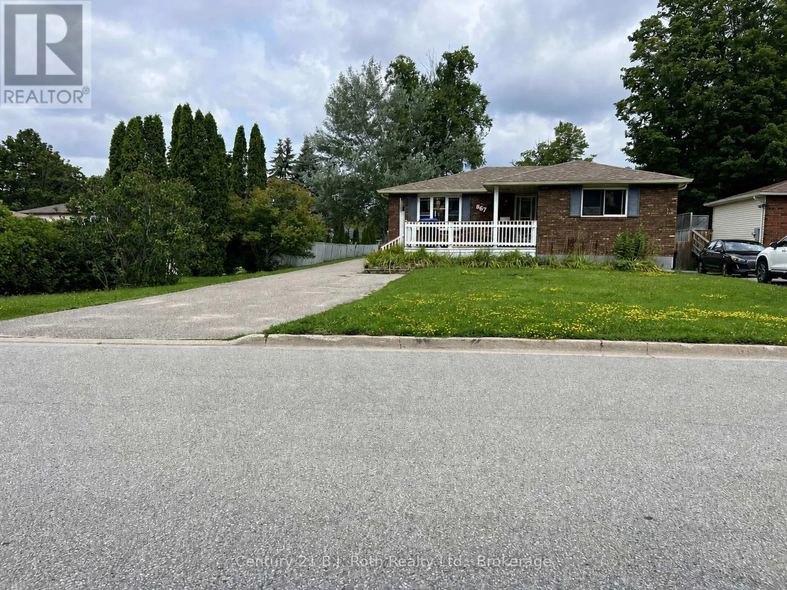 867 BIRCHWOOD DRIVE