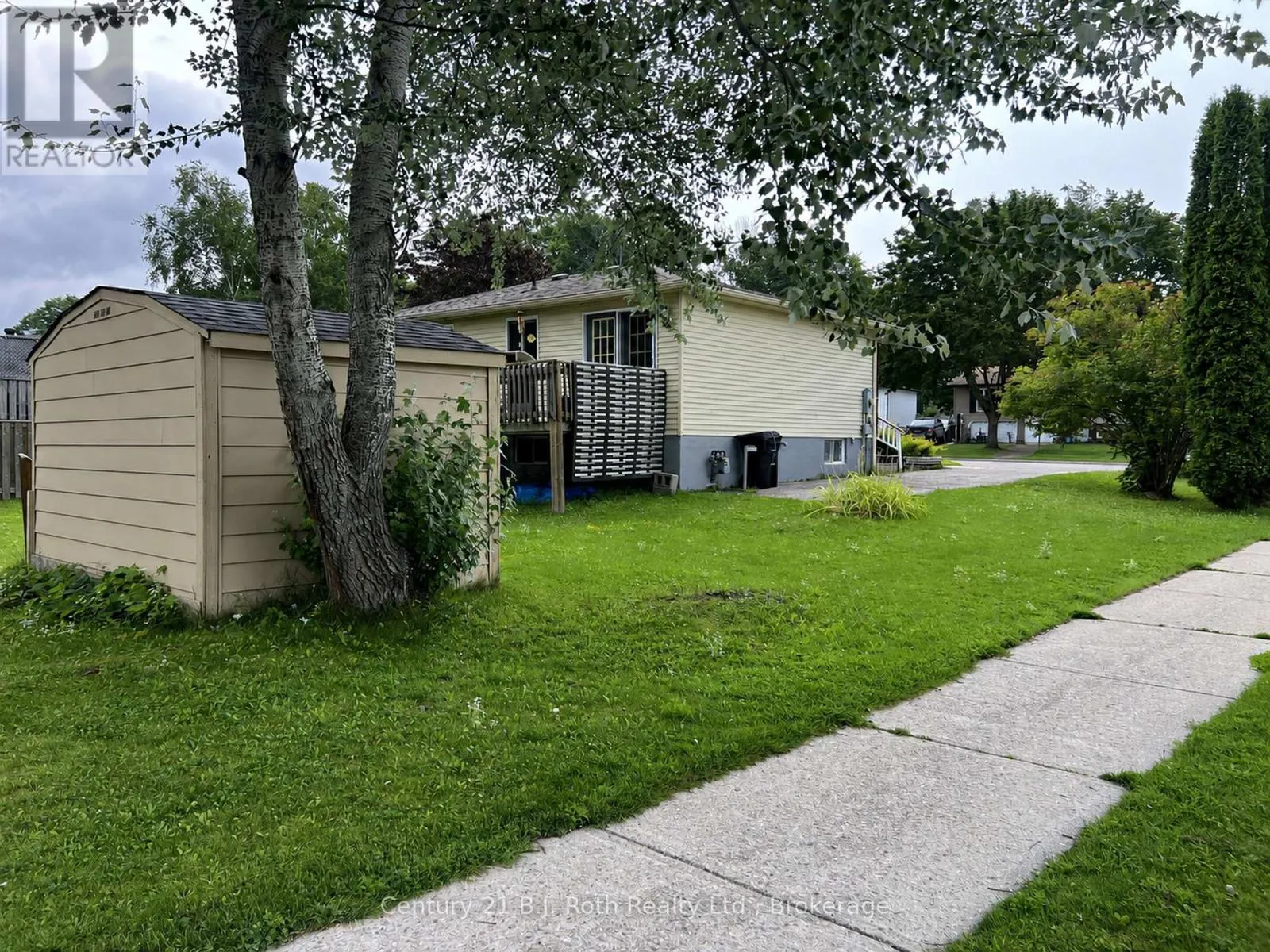 867 BIRCHWOOD DRIVE
