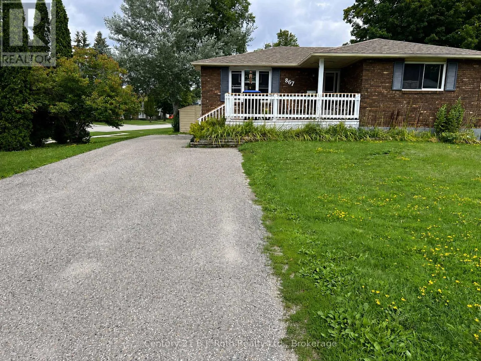 867 BIRCHWOOD DRIVE